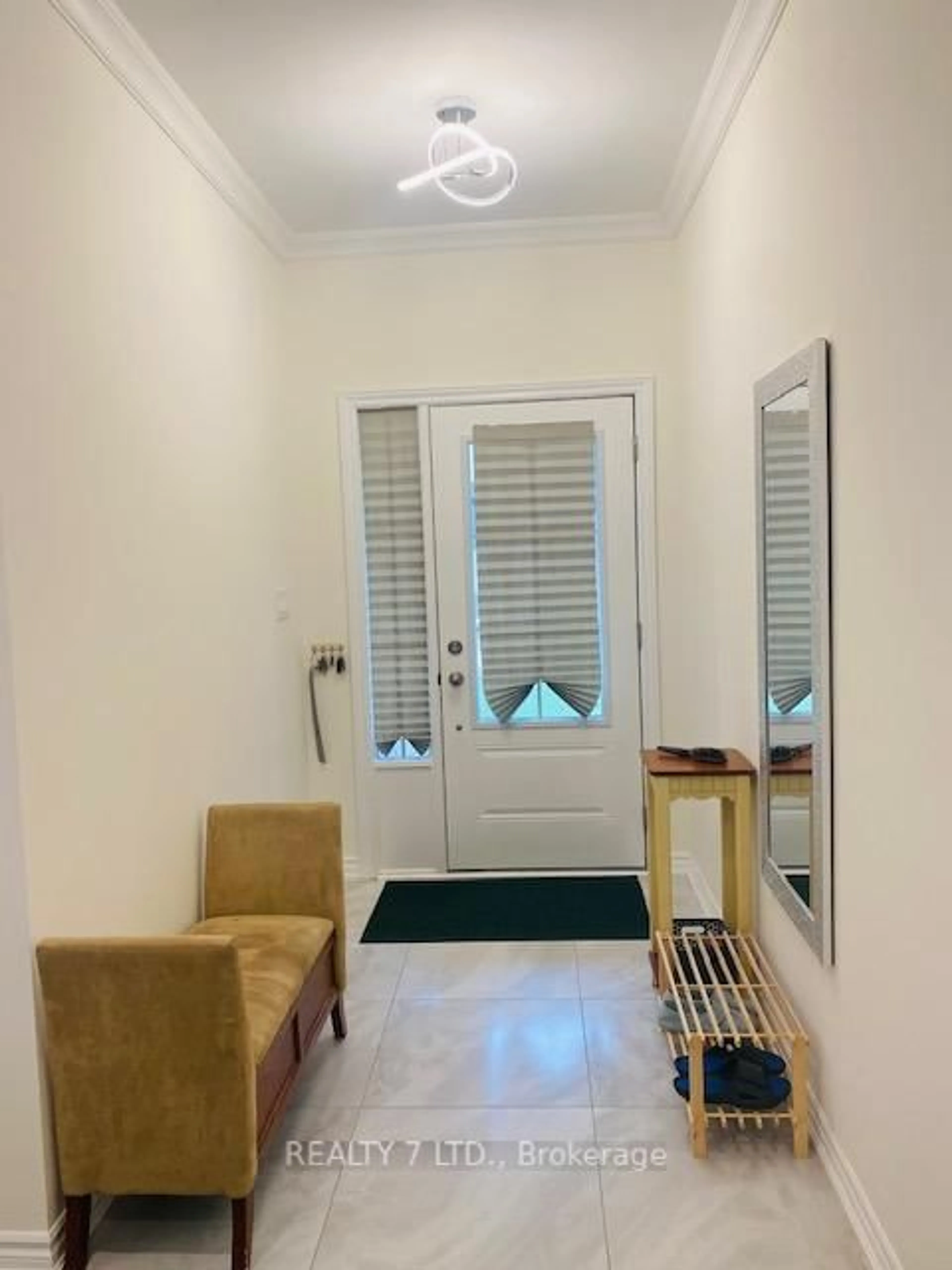 Indoor entryway for 31 Hillcroft Way, Kawartha Lakes Ontario K0M 1A0