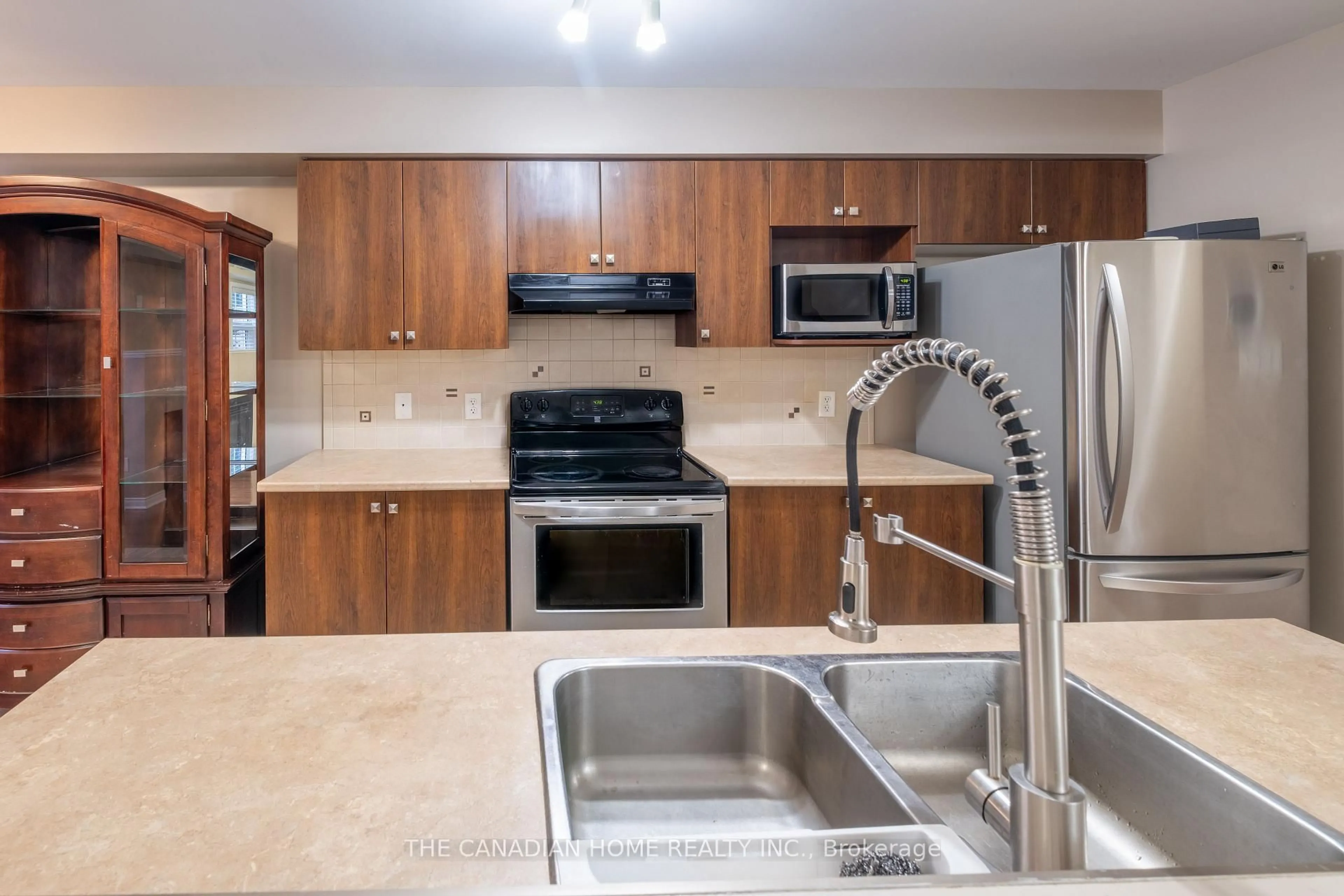 Standard kitchen, unknown for 410 Heathrow Private N/A, Stittsville Ontario K2S 0M9