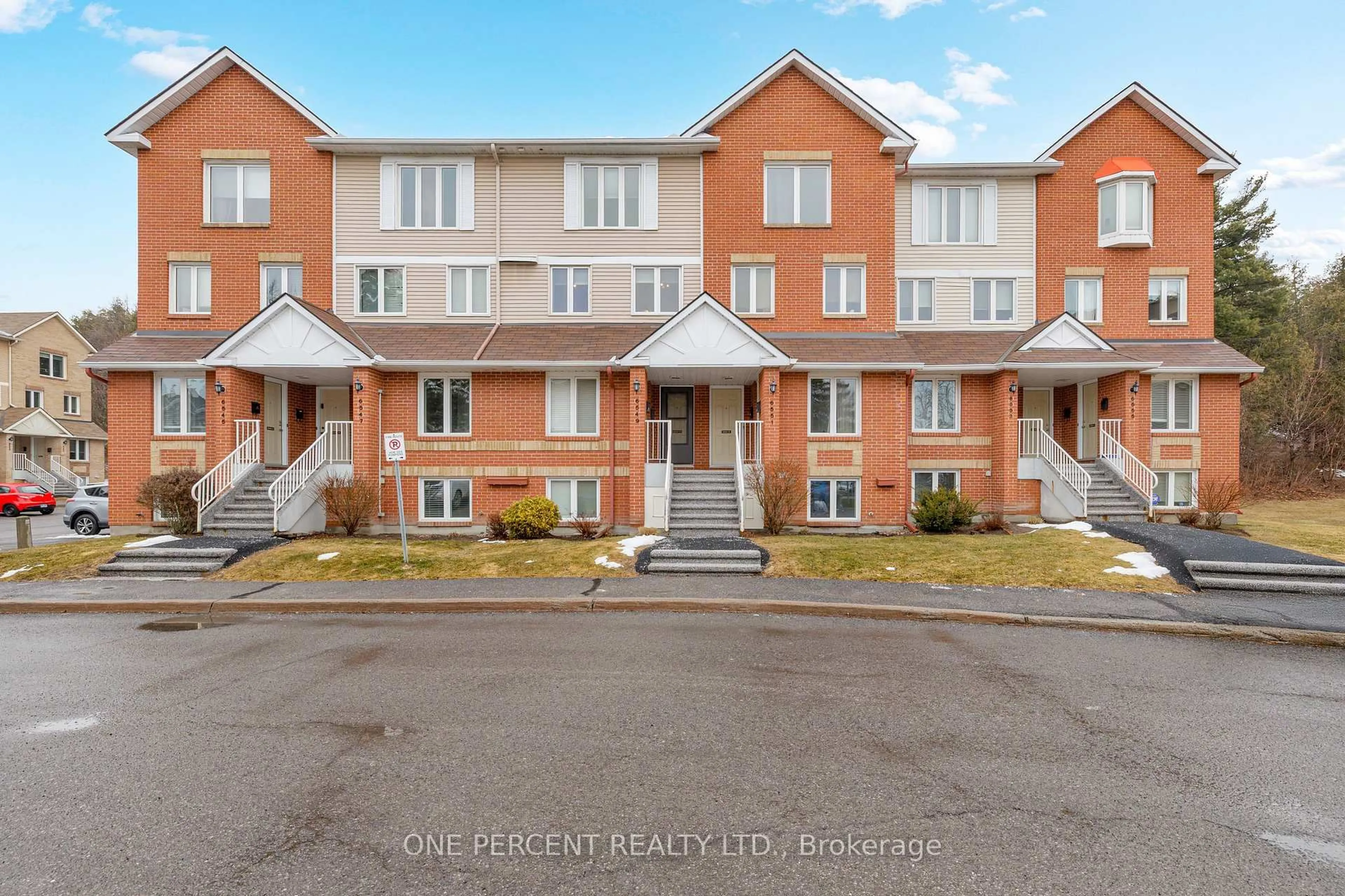 A pic from outside/outdoor area/front of a property/back of a property/a pic from drone, street for 6549 Bilberry Dr #6549B, Ottawa Ontario K1C 4N4