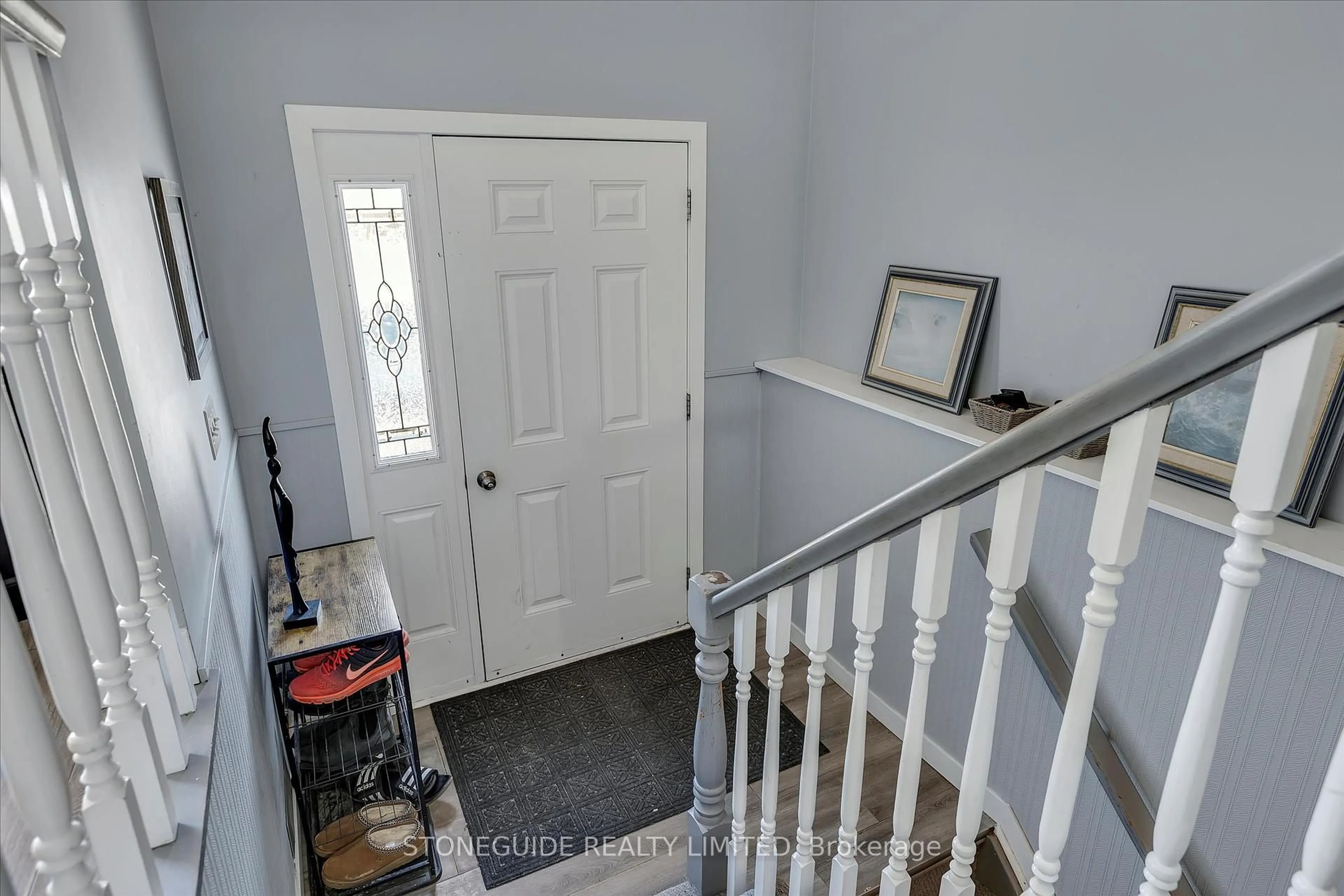 Indoor entryway for 2182 Easthill Dr, Peterborough Ontario K9L 1X3