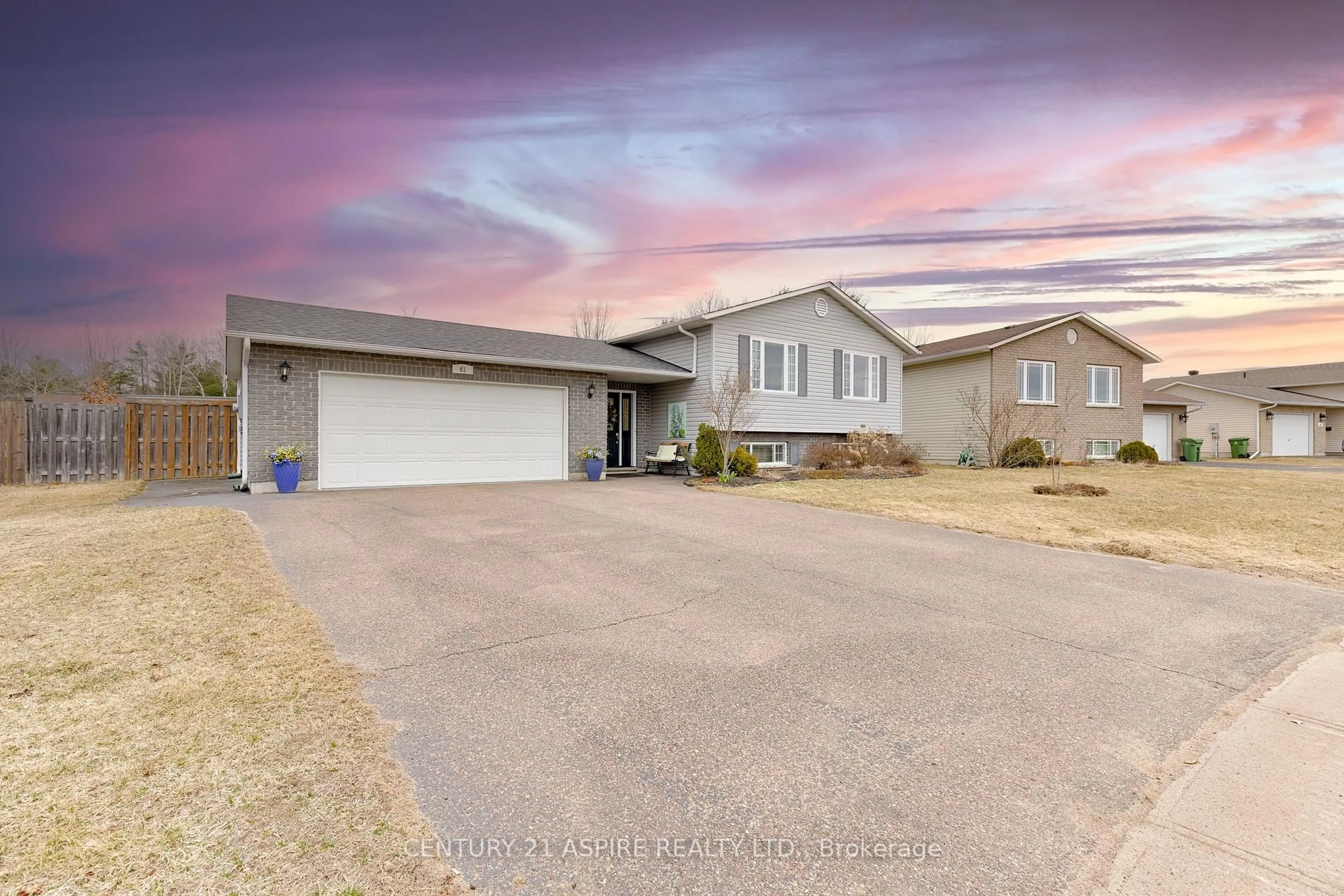 Unknown for 41 Winfield St, Petawawa Ontario K8H 0A2