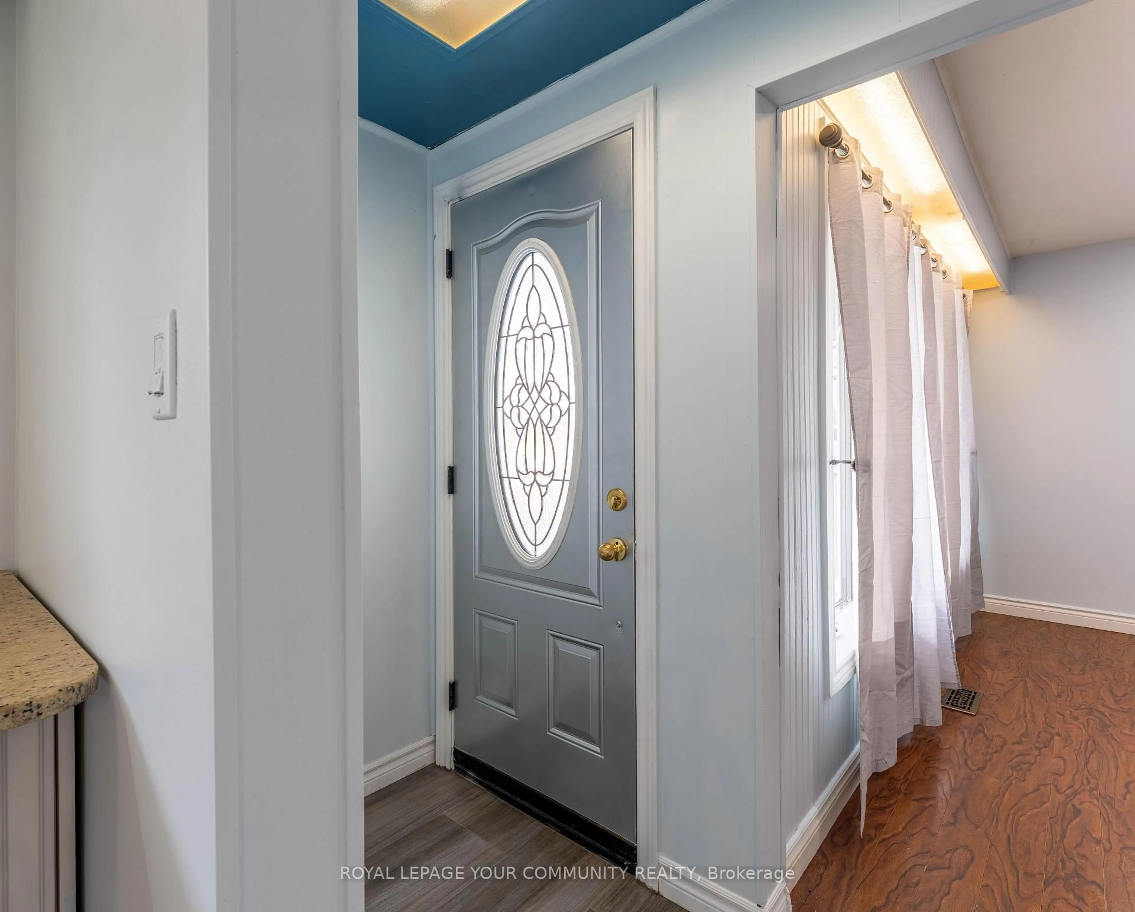 Indoor entryway for 328 Clyde Rd, Cambridge Ontario N1R 1L6