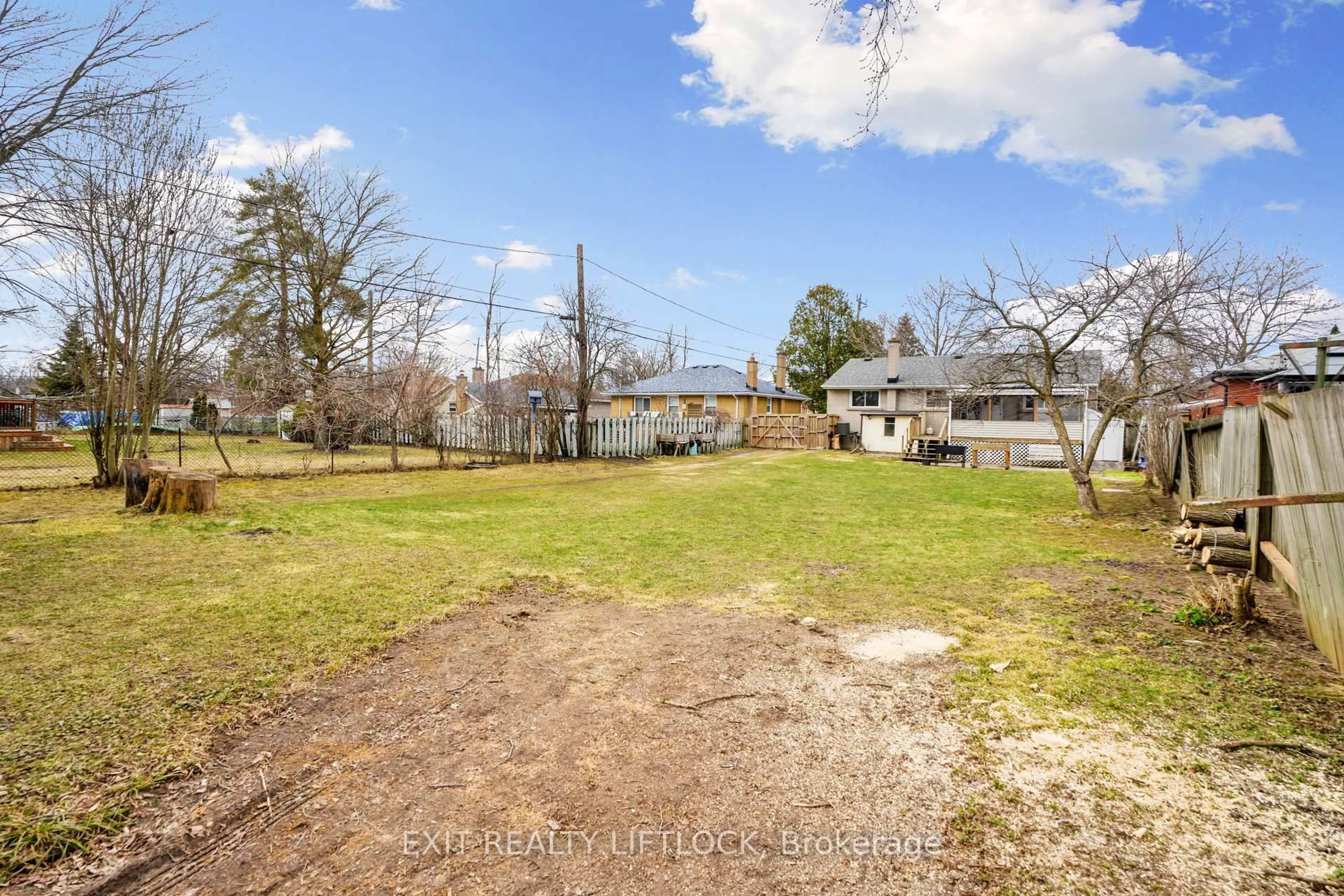A pic from outside/outdoor area/front of a property/back of a property/a pic from drone, water/lake/river/ocean view for 526 Erskine Ave, Peterborough South Ontario K9J 5T4