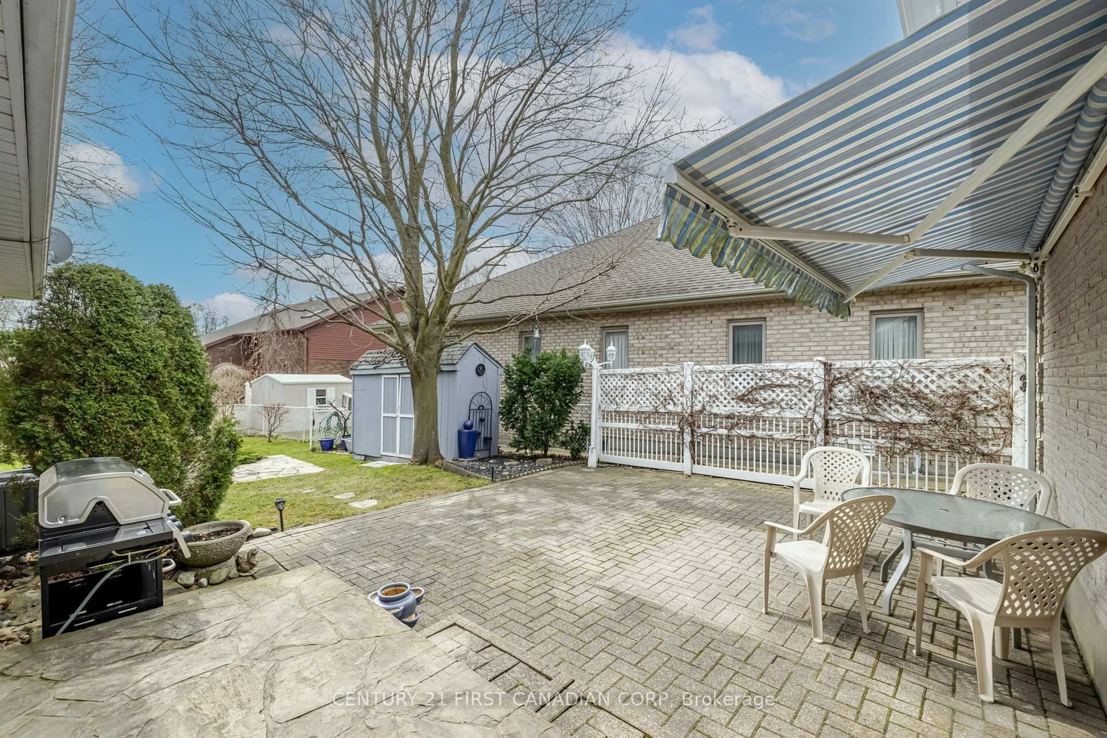A pic from outside/outdoor area/front of a property/back of a property/a pic from drone, street for 196 Hull Rd, Strathroy-Caradoc Ontario N7G 3P2