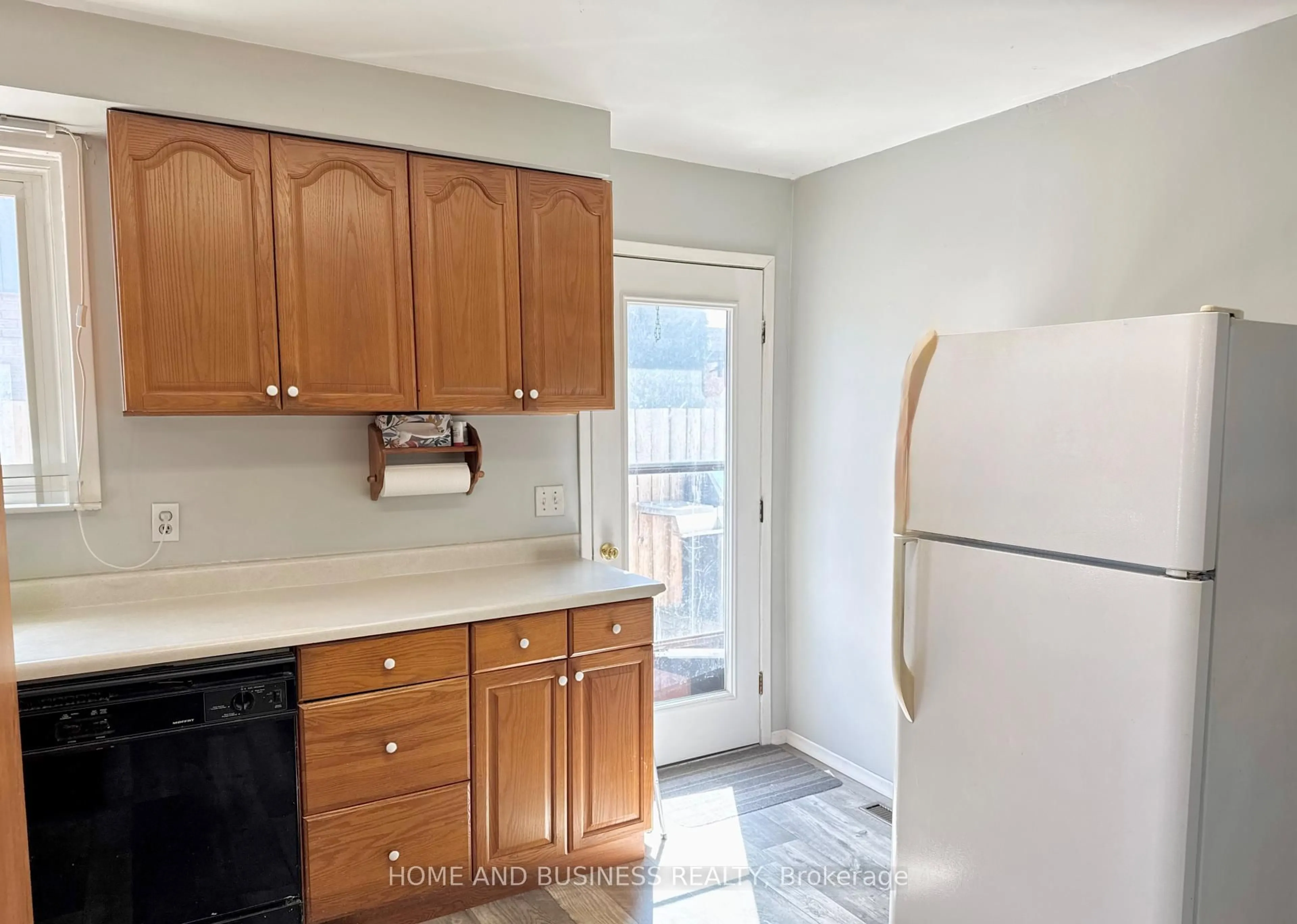 Standard kitchen, unknown for 307 Domville St, Wellington North Ontario N0G 1A0