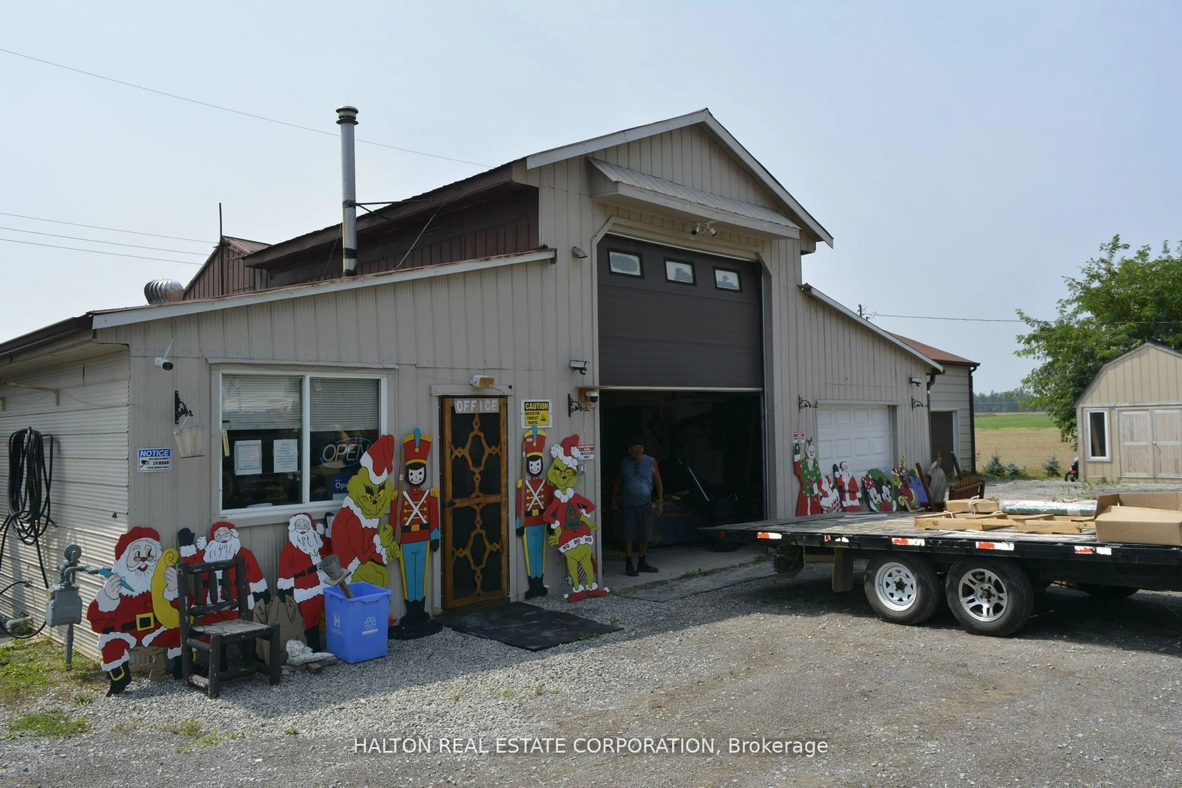 Indoor garage for 1349 Highway 56, Haldimand Ontario N3W 1T1