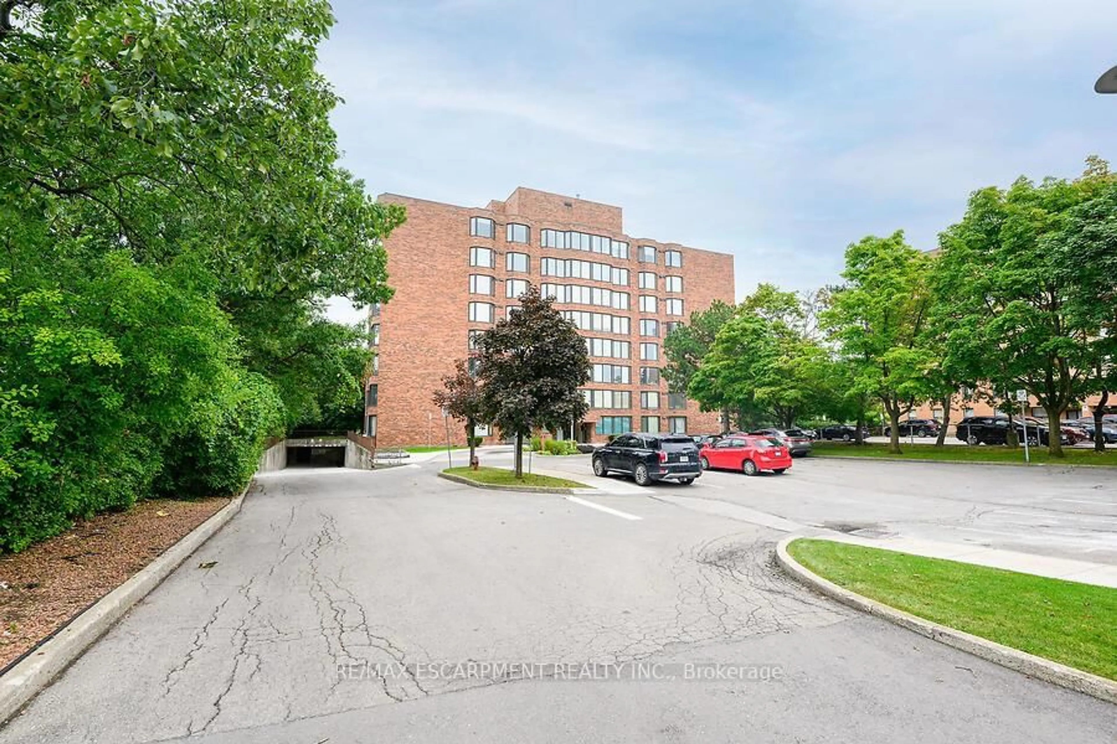 Unknown for 200 Limeridge Rd #405, Hamilton Ontario L9C 7M7