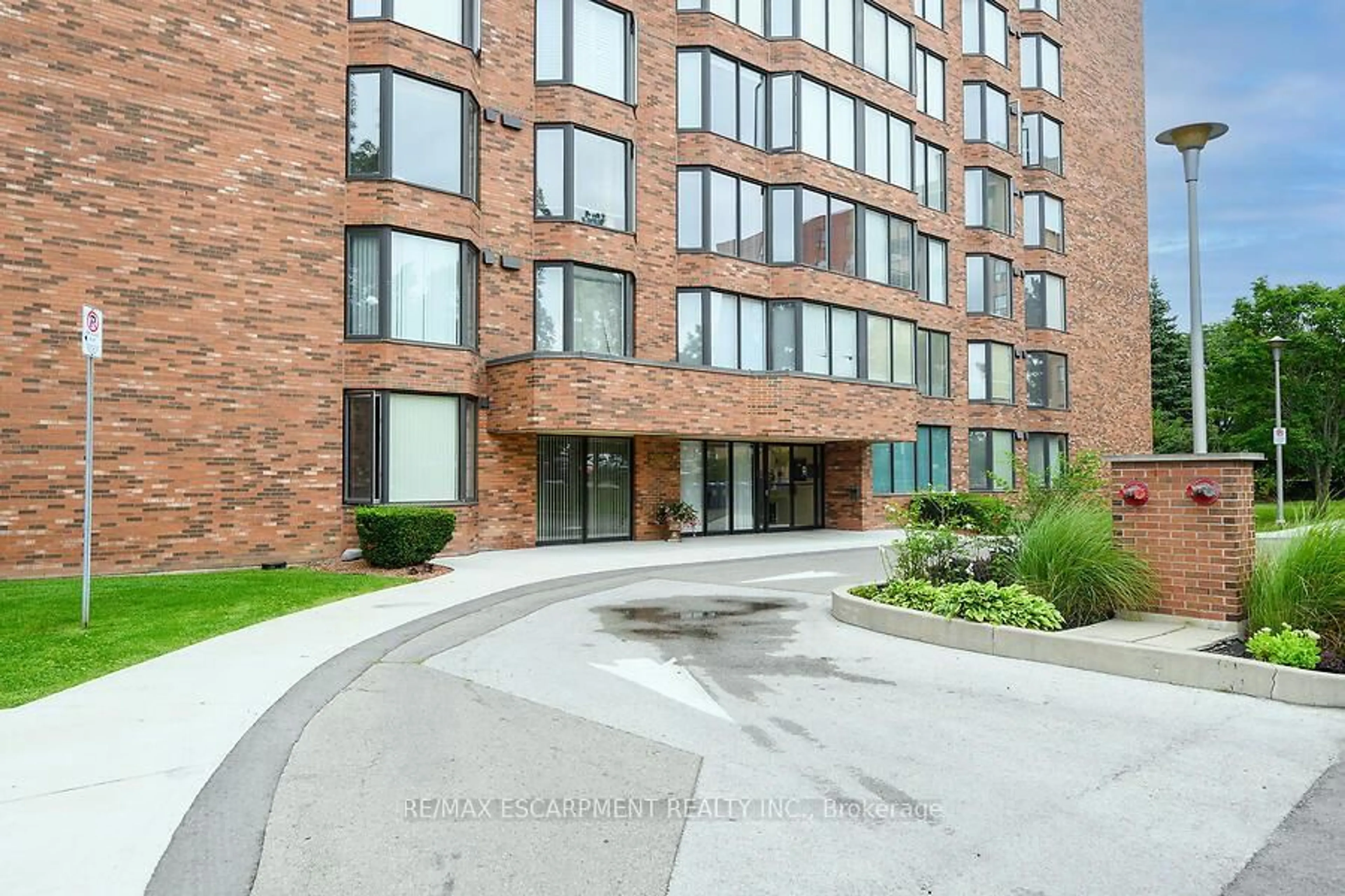 Unknown for 200 Limeridge Rd #405, Hamilton Ontario L9C 7M7