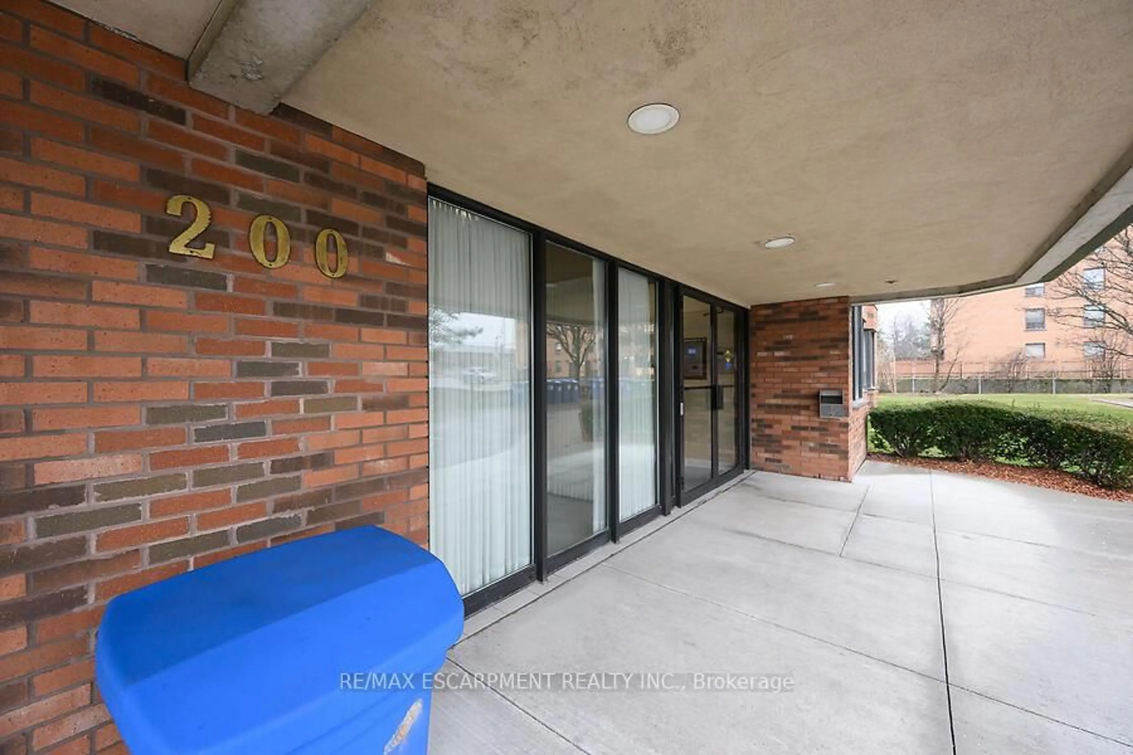 Patio, unknown for 200 Limeridge Rd #405, Hamilton Ontario L9C 7M7