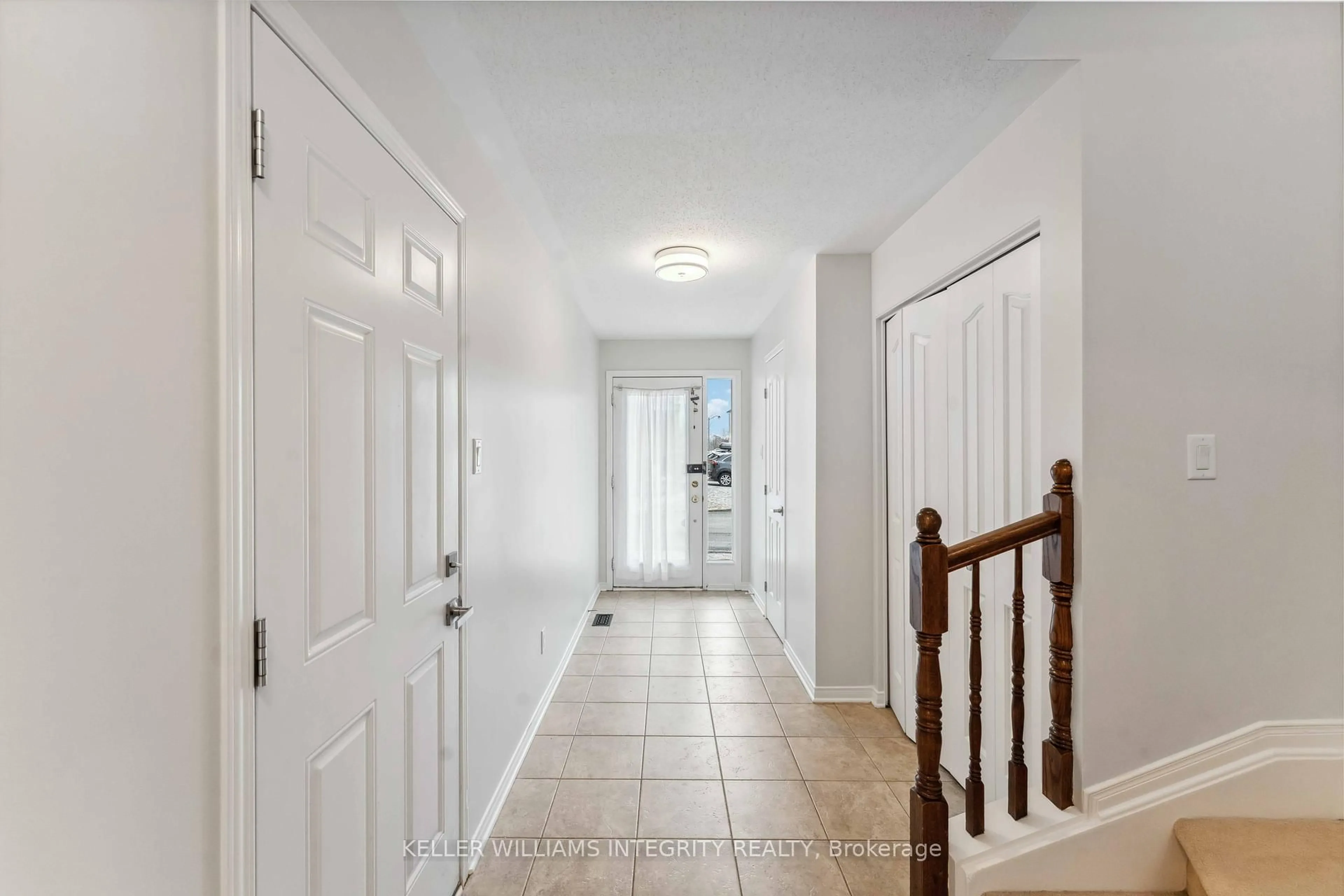 Indoor entryway for 136 Quito Private N/A, Ottawa Ontario K2E 0A7