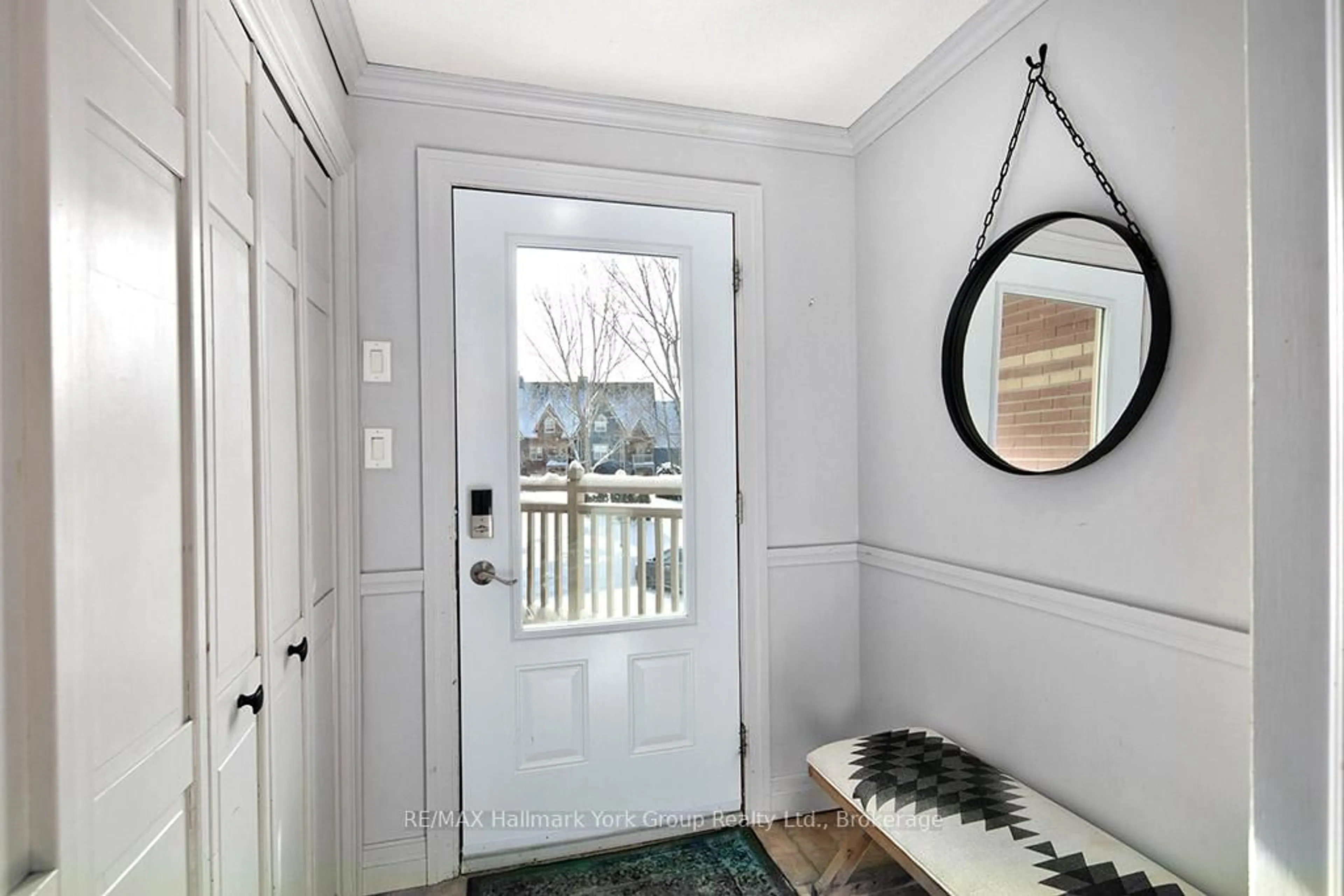 Indoor entryway for 184 Snowbridge Way #217, Blue Mountains Ontario L9Y 0V1
