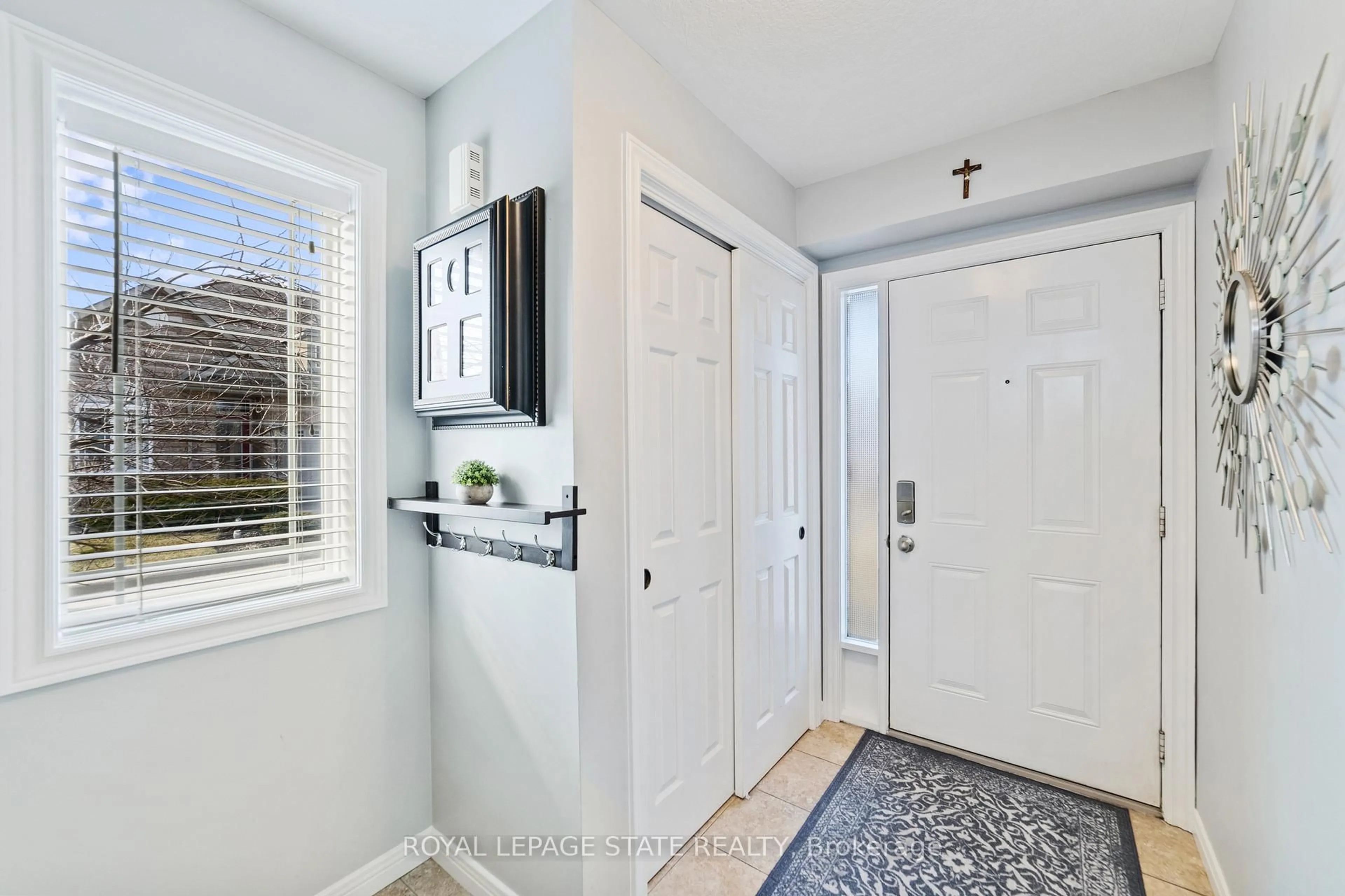 Indoor entryway for 139 Periwinkle Dr, Hamilton Ontario L0R 1P0