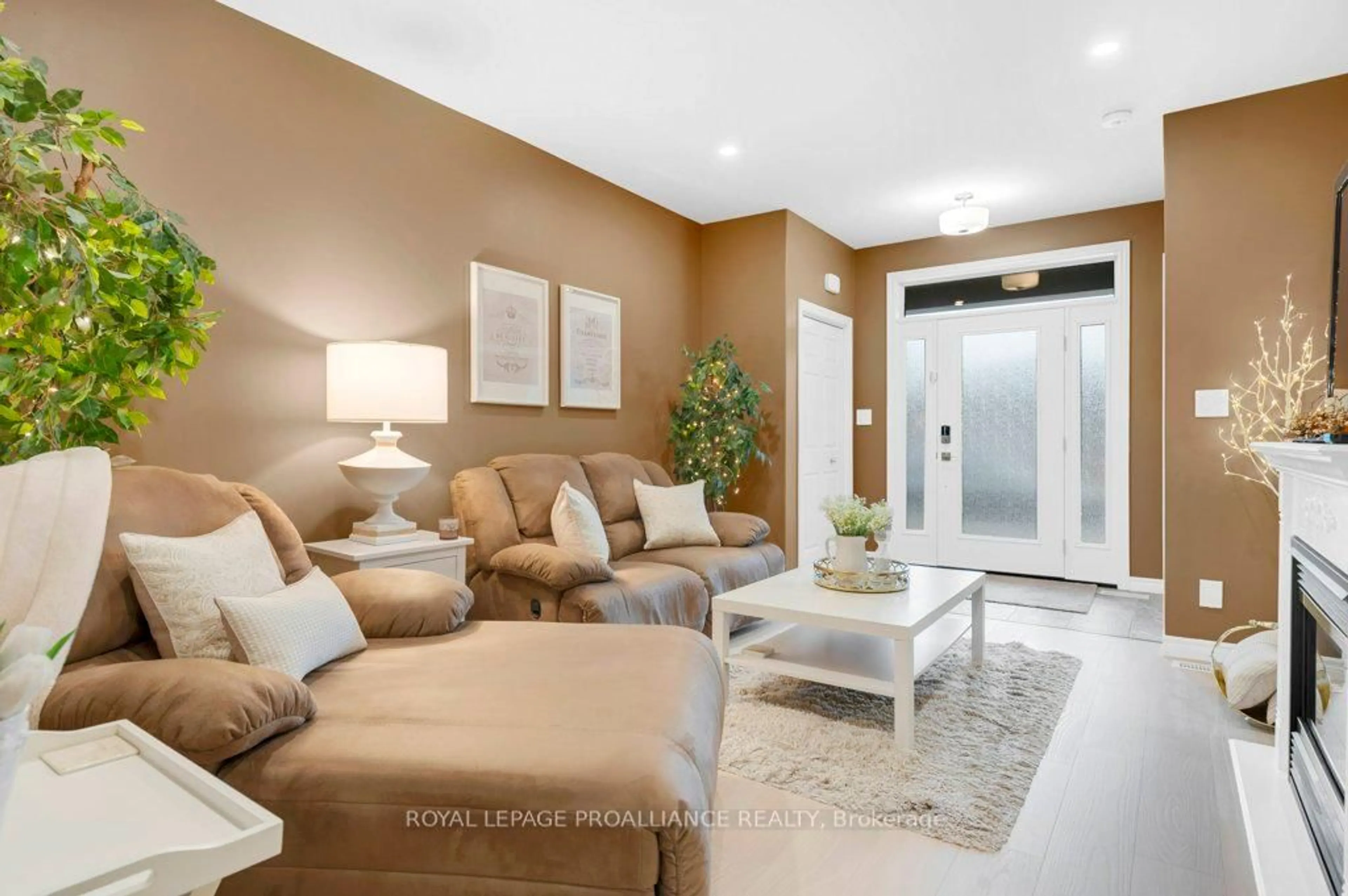 Living room with furniture, ceramic/tile floor for 47 Athabaska Dr, Belleville Ontario K8N 0T1
