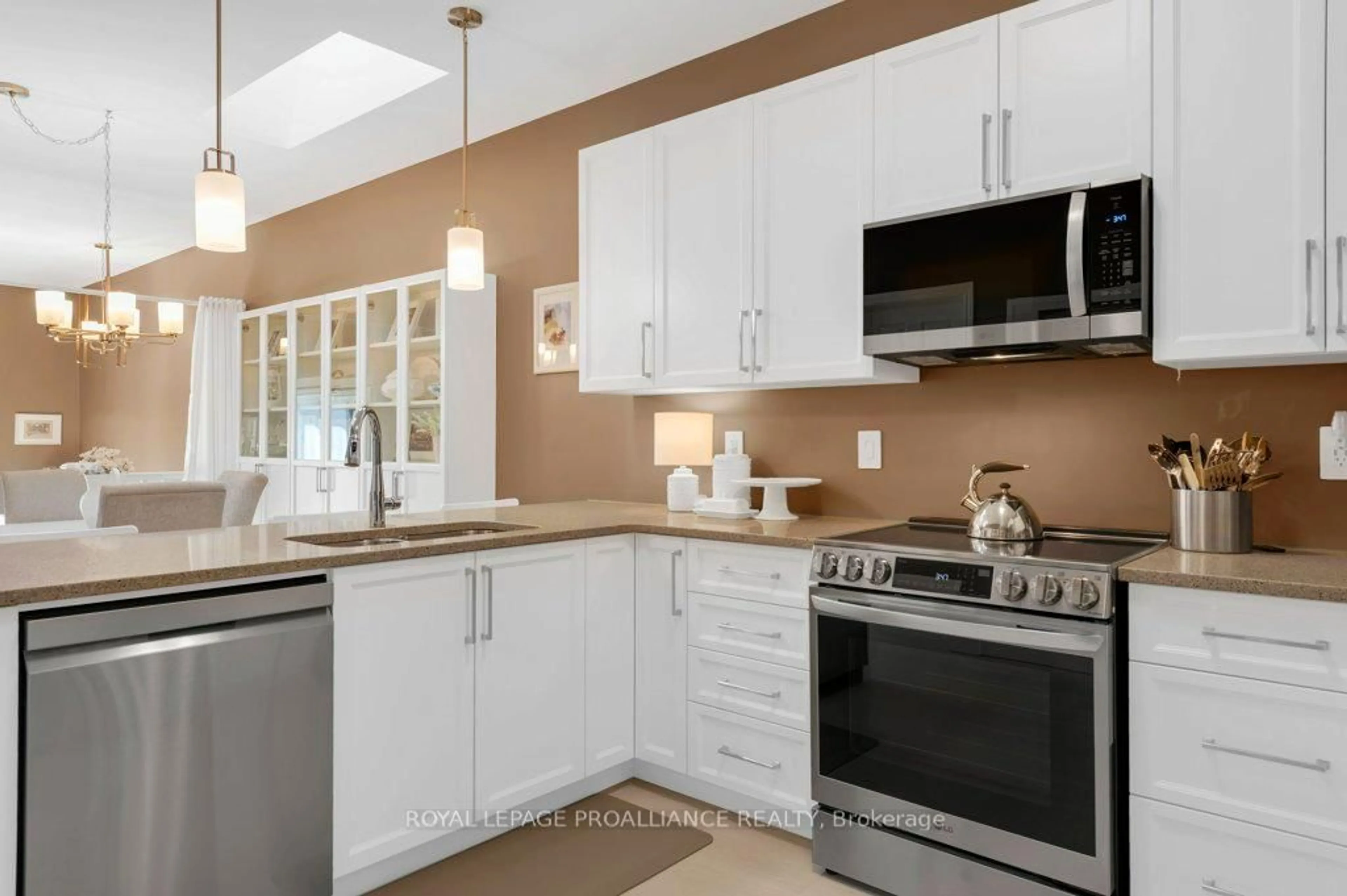 Open concept kitchen, ceramic/tile floor for 47 Athabaska Dr, Belleville Ontario K8N 0T1