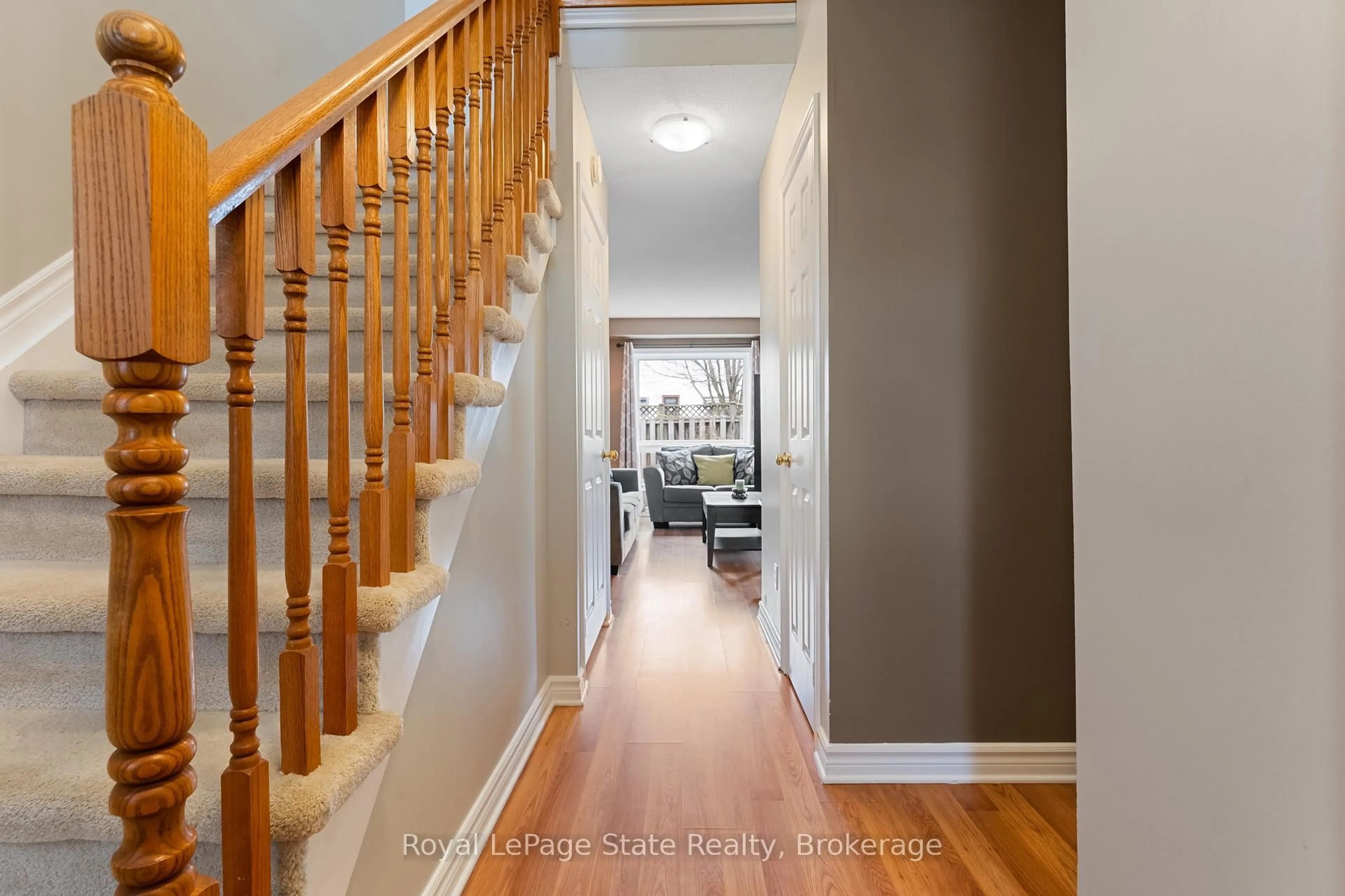 Indoor entryway for 13 Walker Crt, Grimsby Ontario L3M 5J5