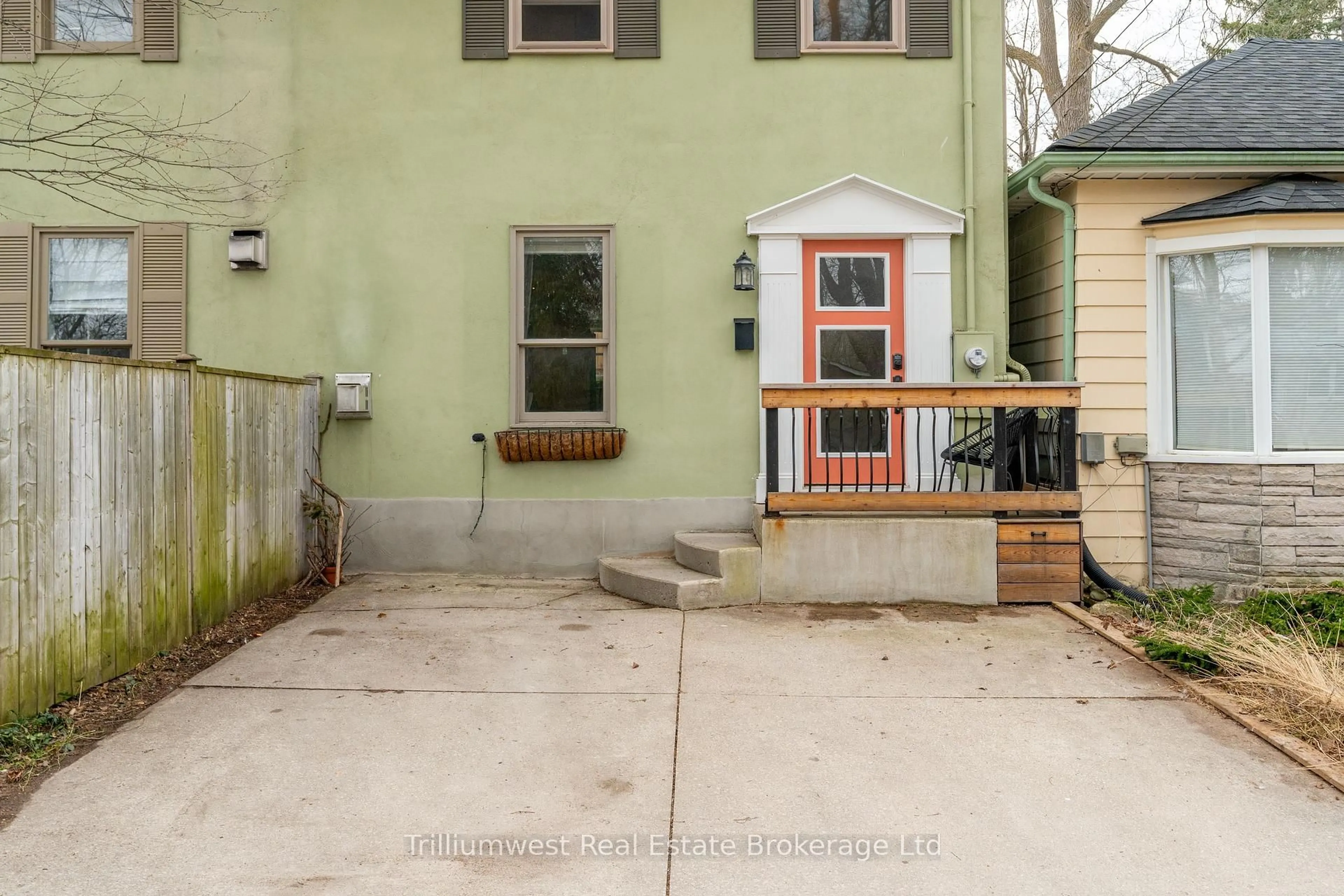 Patio, street for 4 Dufferin St, Guelph Ontario N1H 4A1