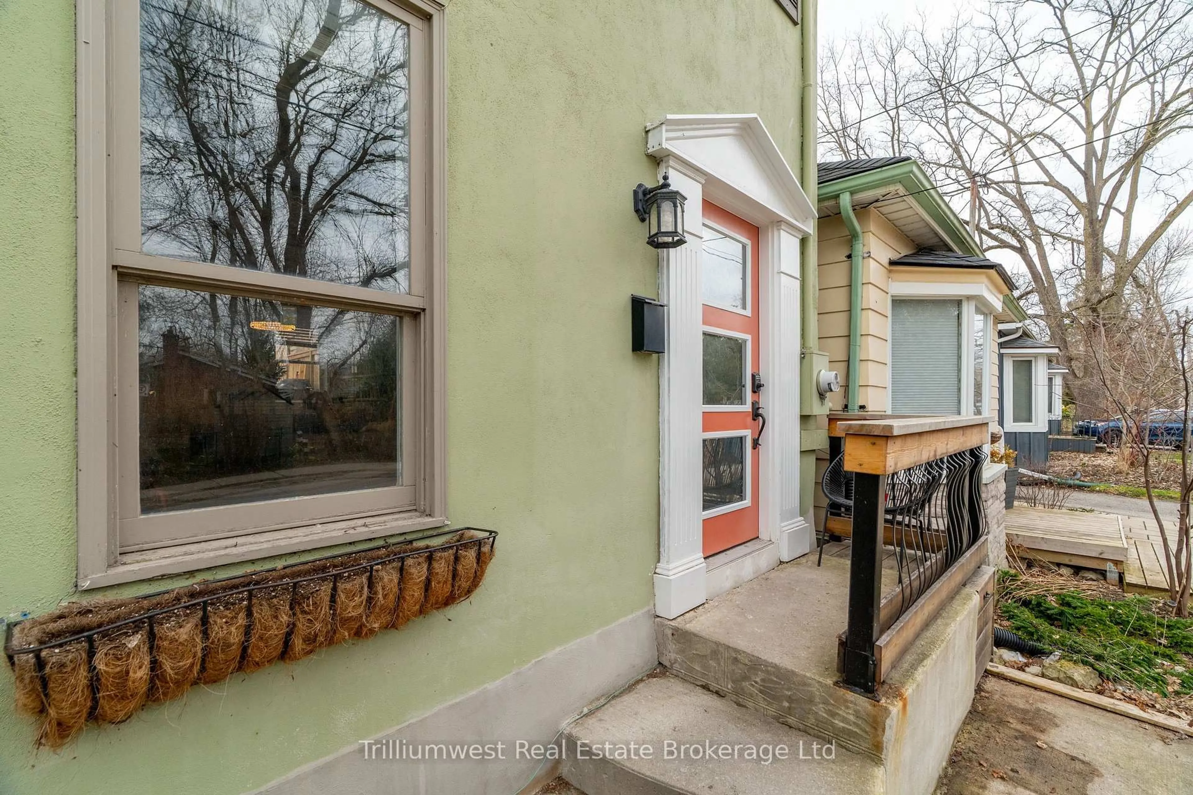 Patio, street for 4 Dufferin St, Guelph Ontario N1H 4A1