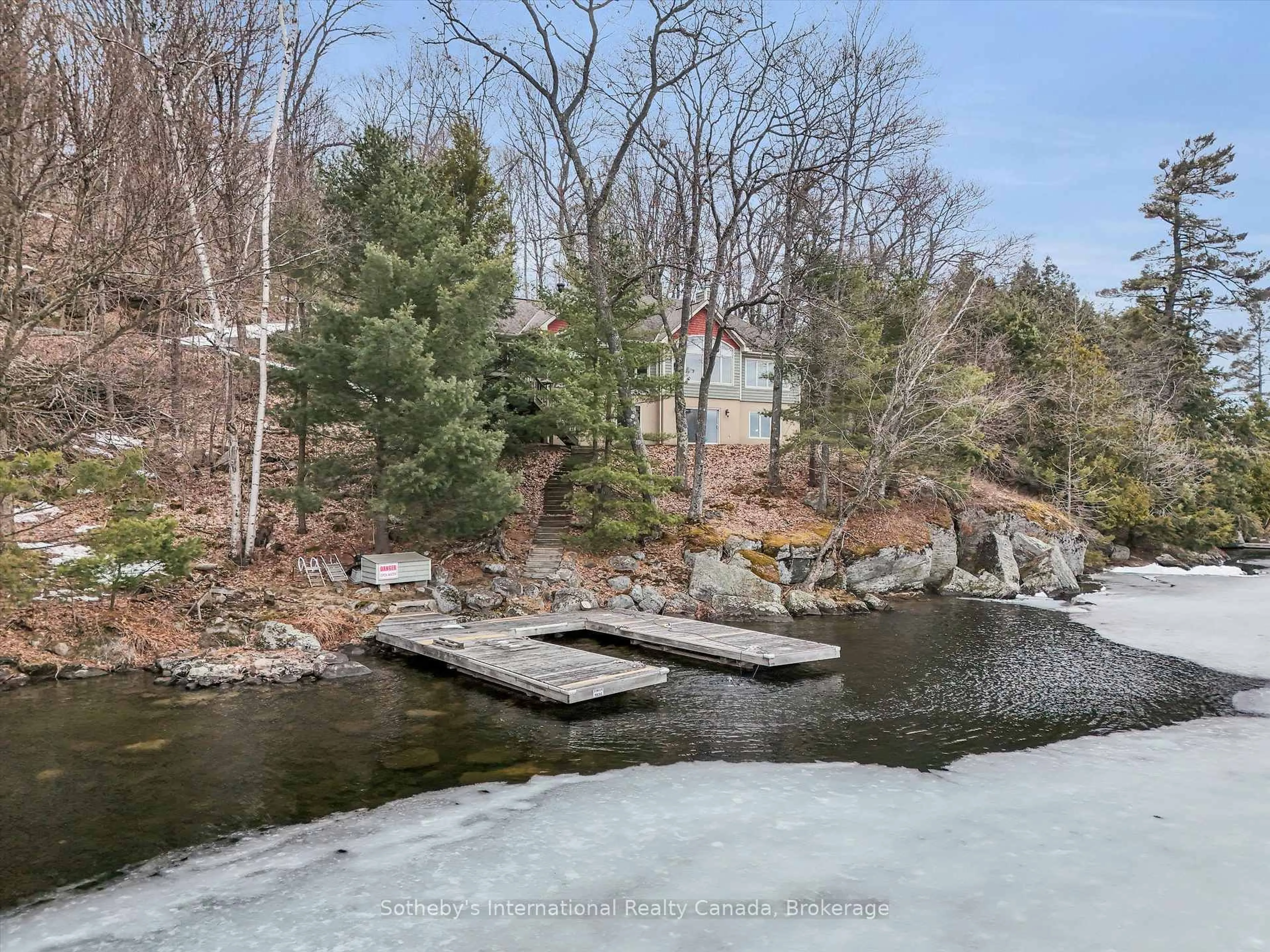 A pic from outside/outdoor area/front of a property/back of a property/a pic from drone, water/lake/river/ocean view for 243 Prices Point Rd, Lake of Bays Ontario P0B 1A0