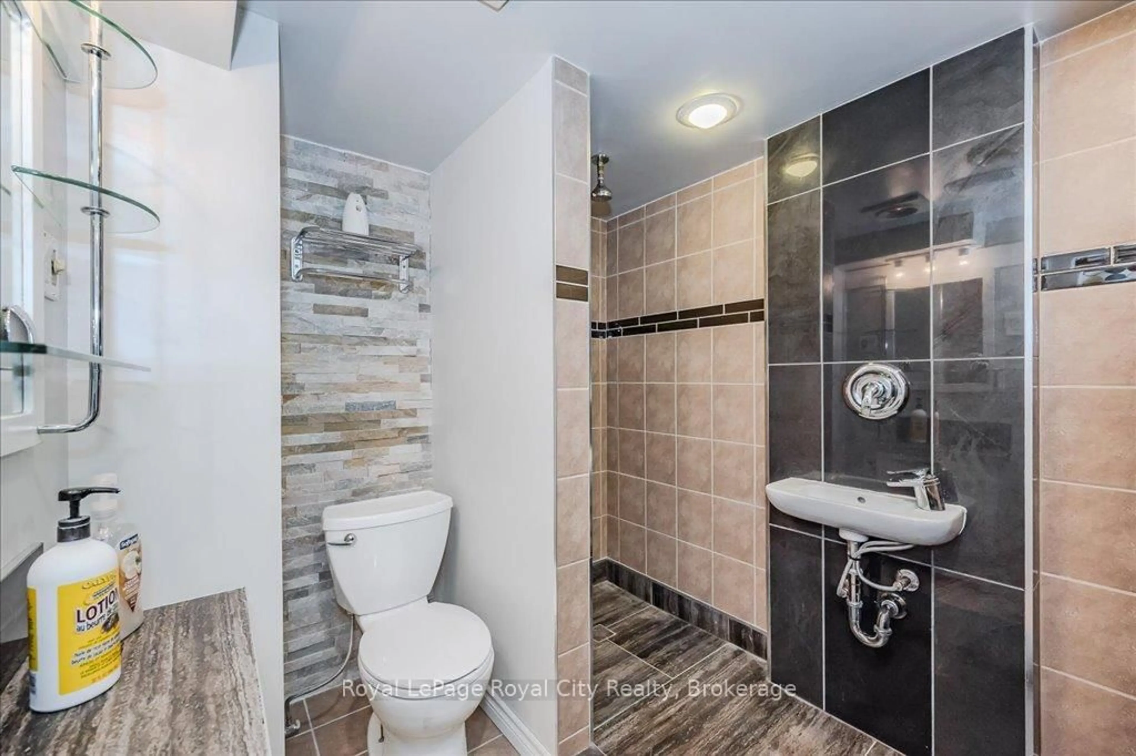 Standard bathroom, ceramic/tile floor for 40 Silvercreek Pkwy #2, Guelph Ontario N1H 7X5