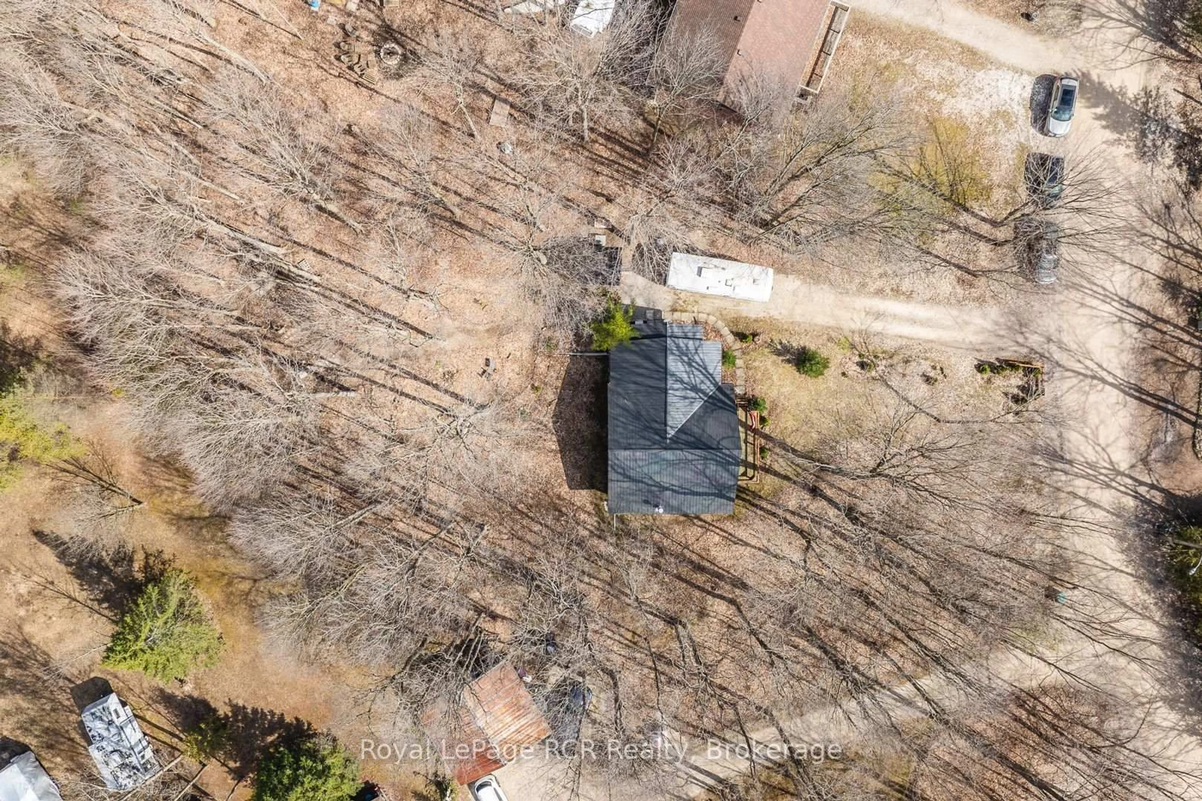 A pic from outside/outdoor area/front of a property/back of a property/a pic from drone, unknown for 117 MCCULLOUGH LAKE Dr, Chatsworth Ontario N0H 2V0