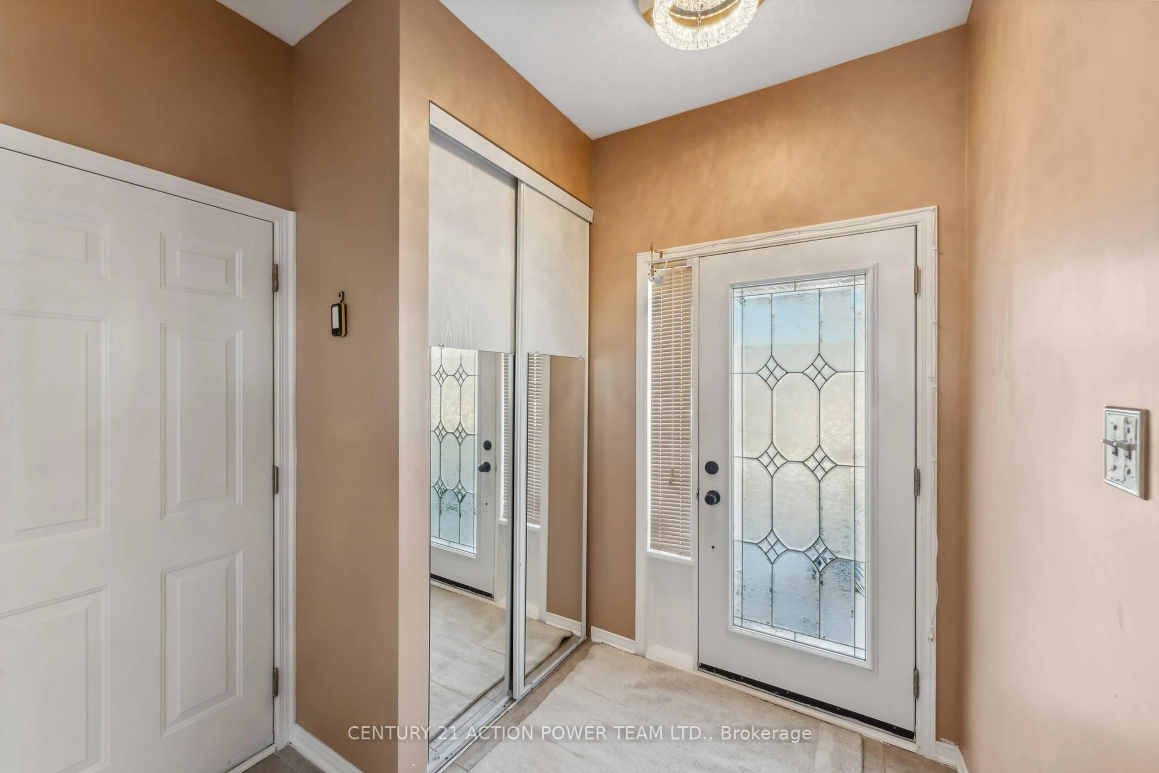 Indoor entryway for 636 Aquaview Dr, Ottawa Ontario K4A 4W2