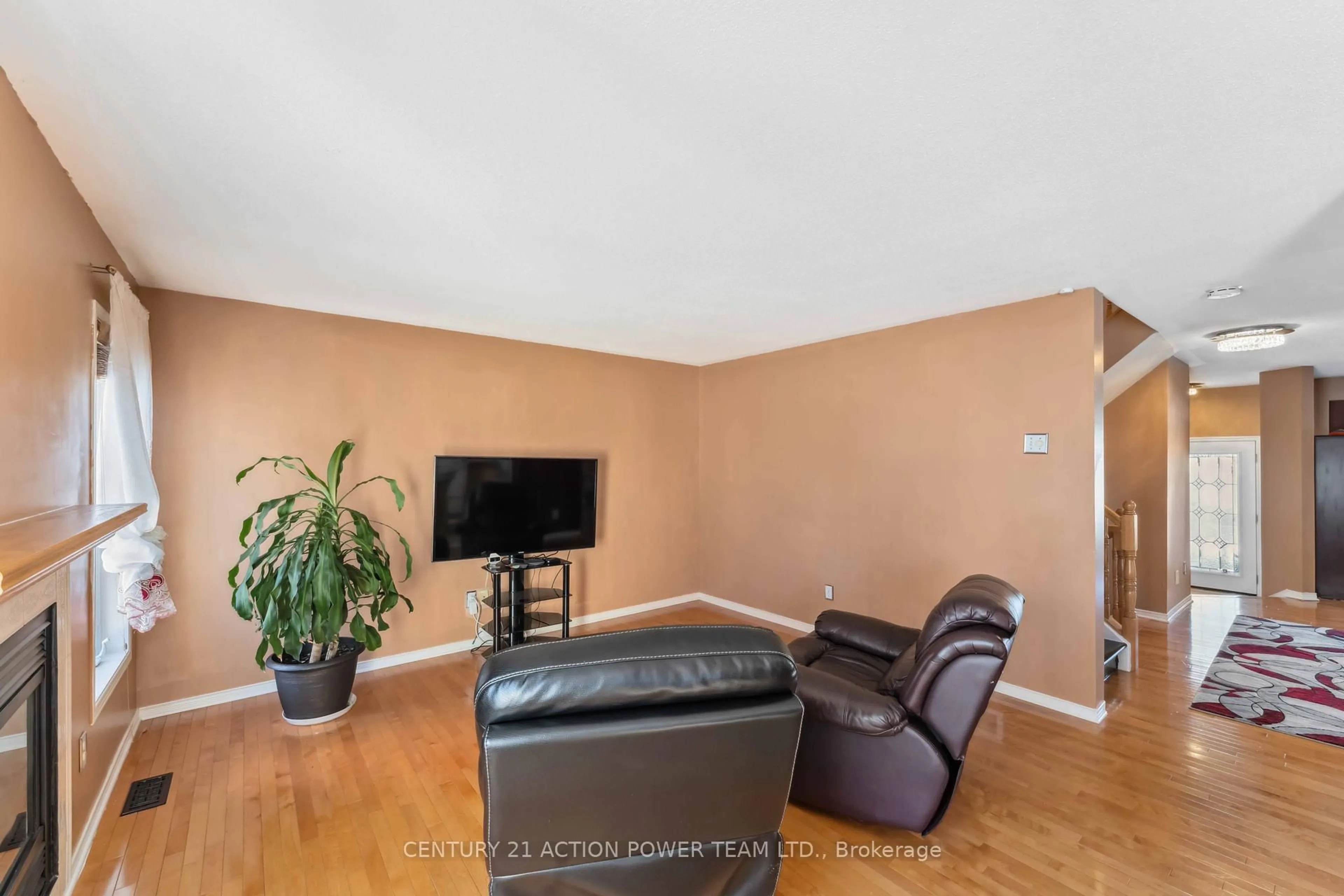 Living room with furniture, wood/laminate floor for 636 Aquaview Dr, Ottawa Ontario K4A 4W2