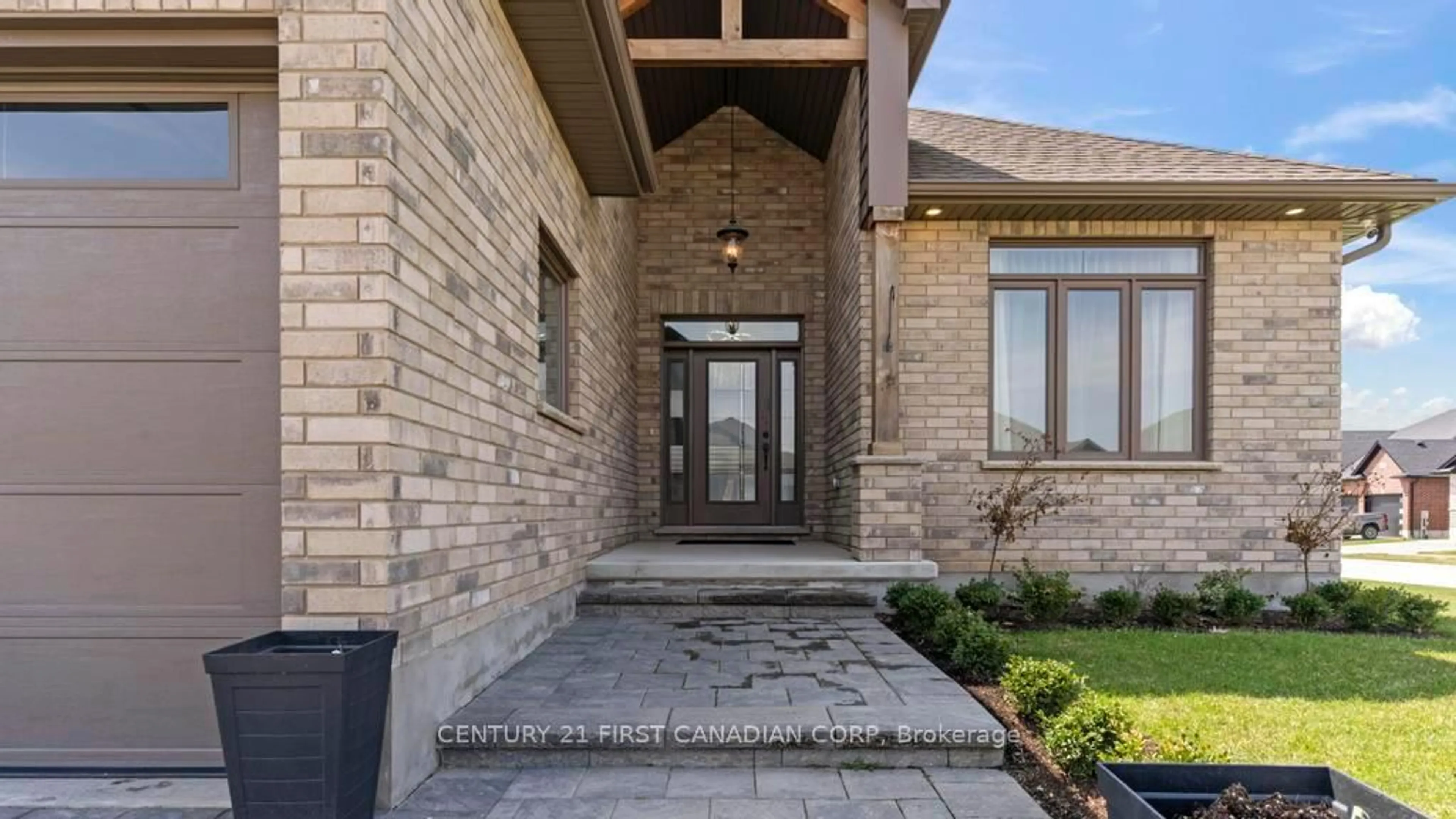 Unknown for 27 Elliot St, Strathroy-Caradoc Ontario N7G 0H1