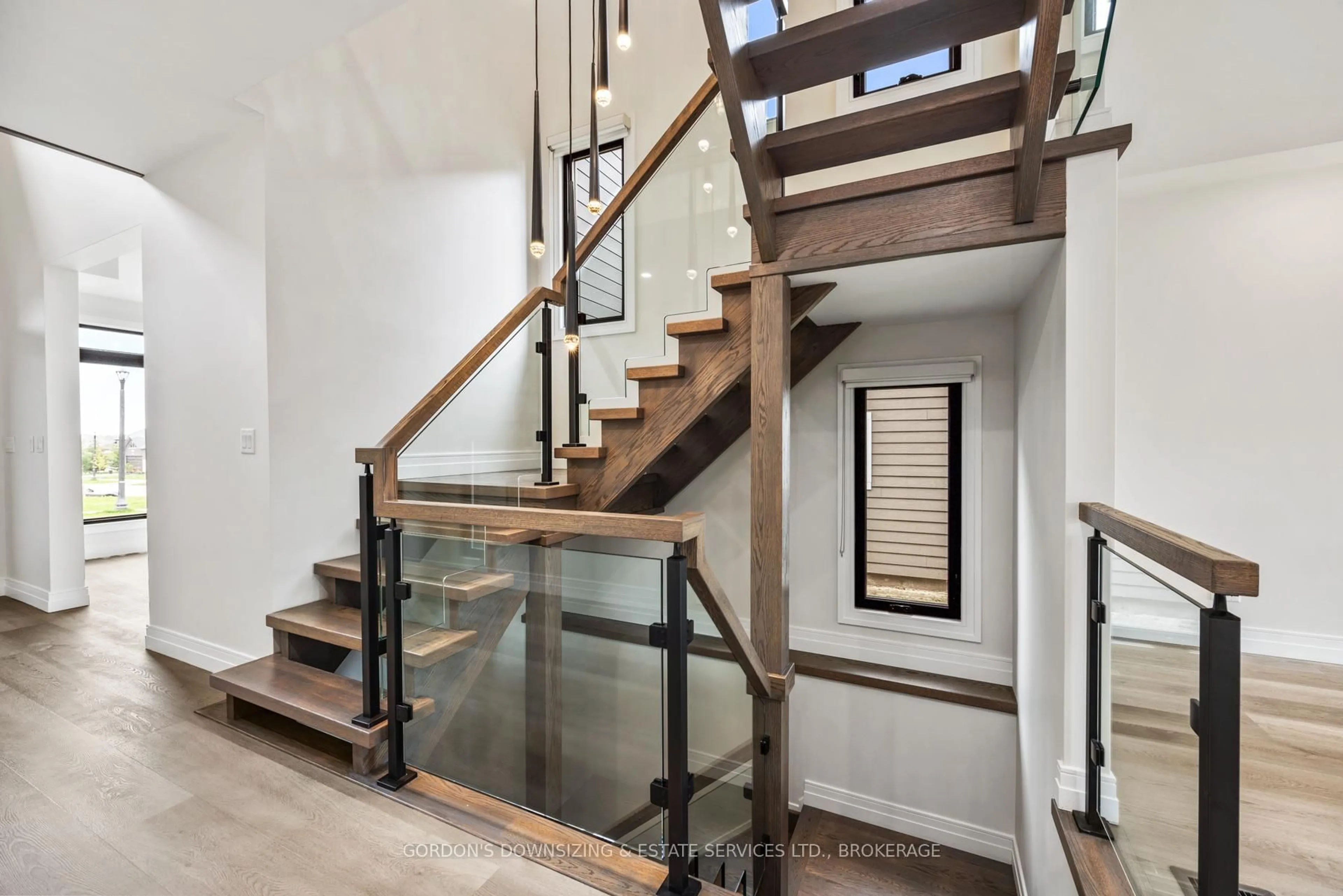 Stairs for 832 Windermere Dr, Kingston Ontario K7P 0N5