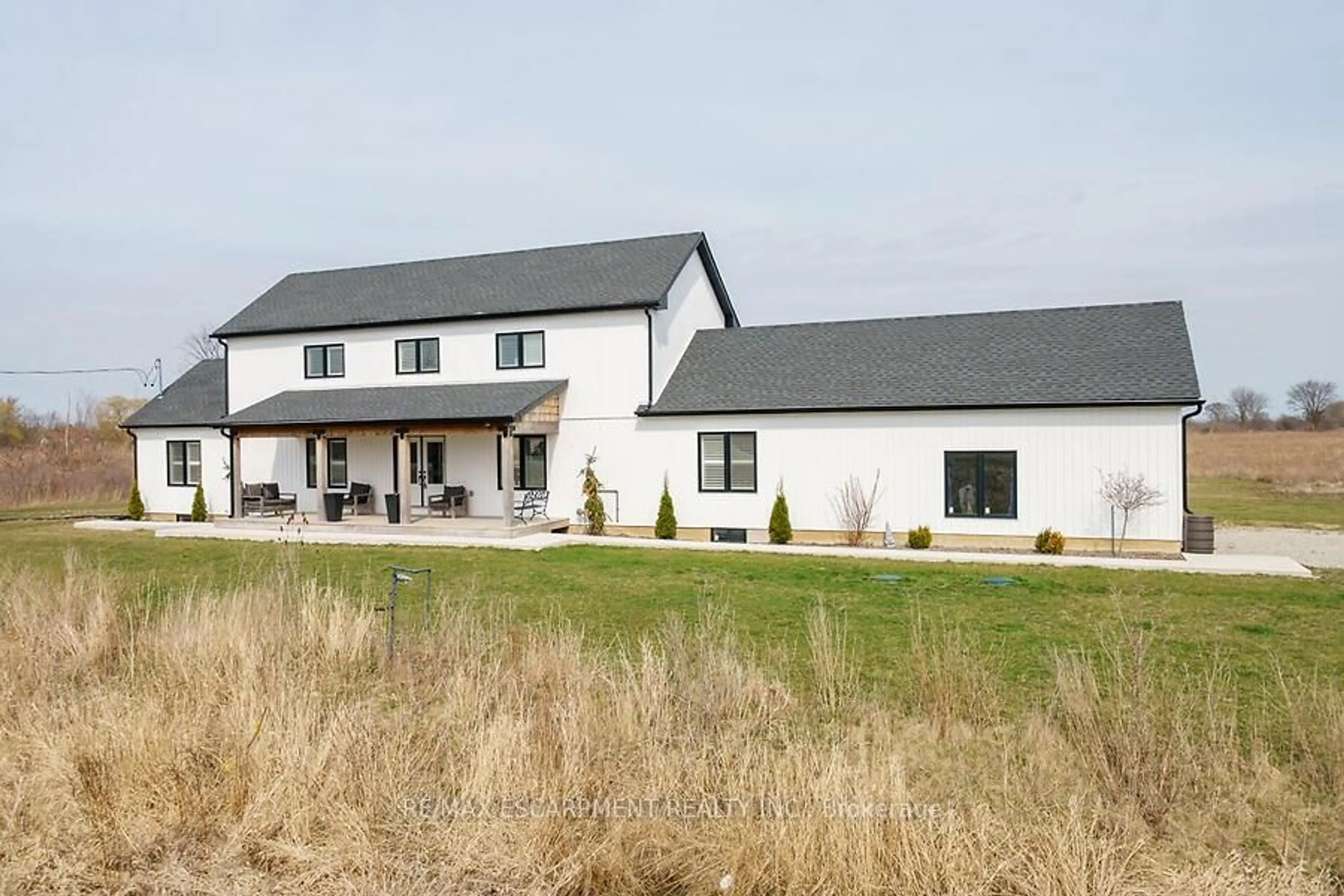 Home with vinyl exterior material, building for 680 Haldimand Road 32, Haldimand Ontario N0A 1C0