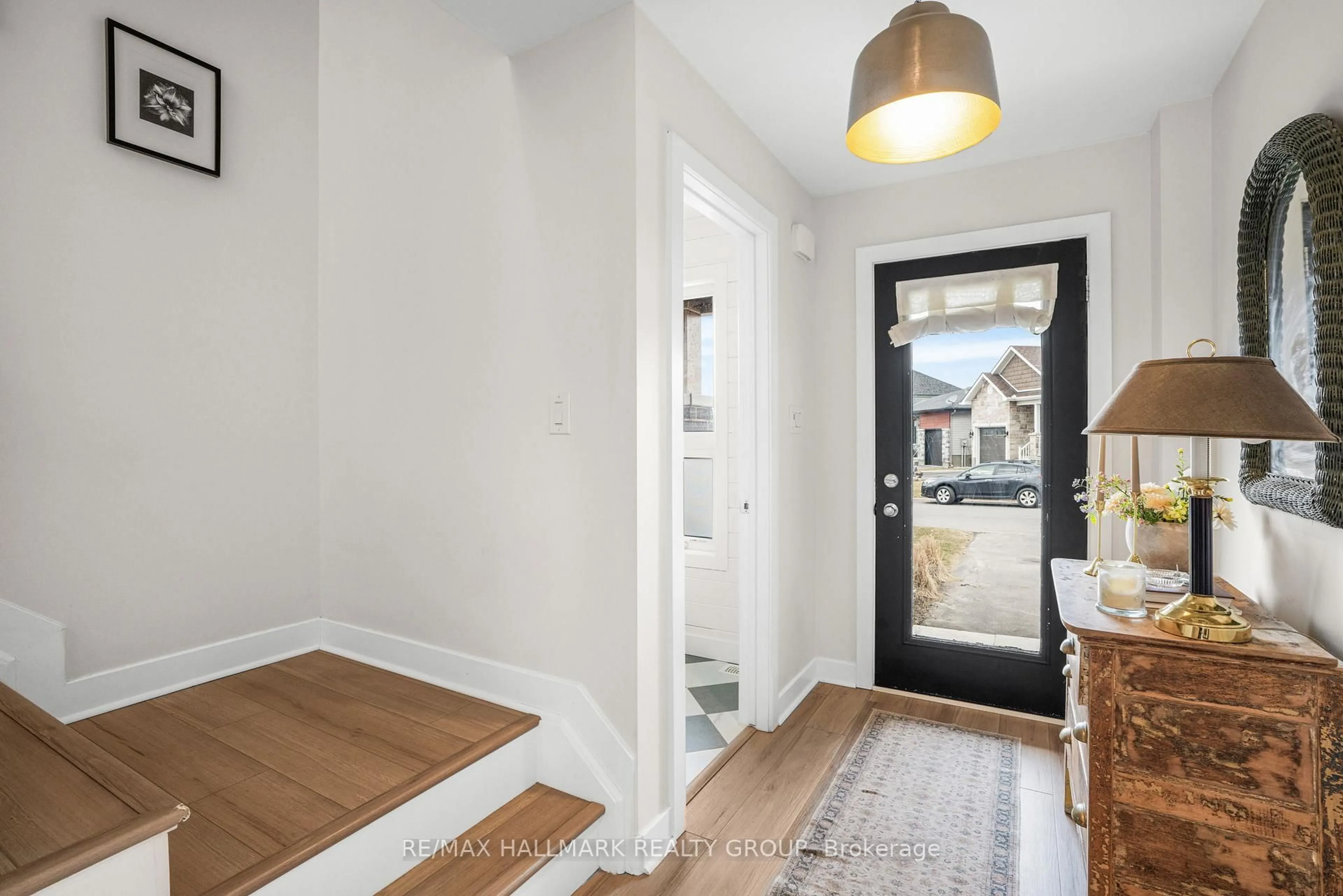 Indoor entryway for 336 TRILLIUM Circ, Alfred and Plantagenet Ontario K0A 3K0