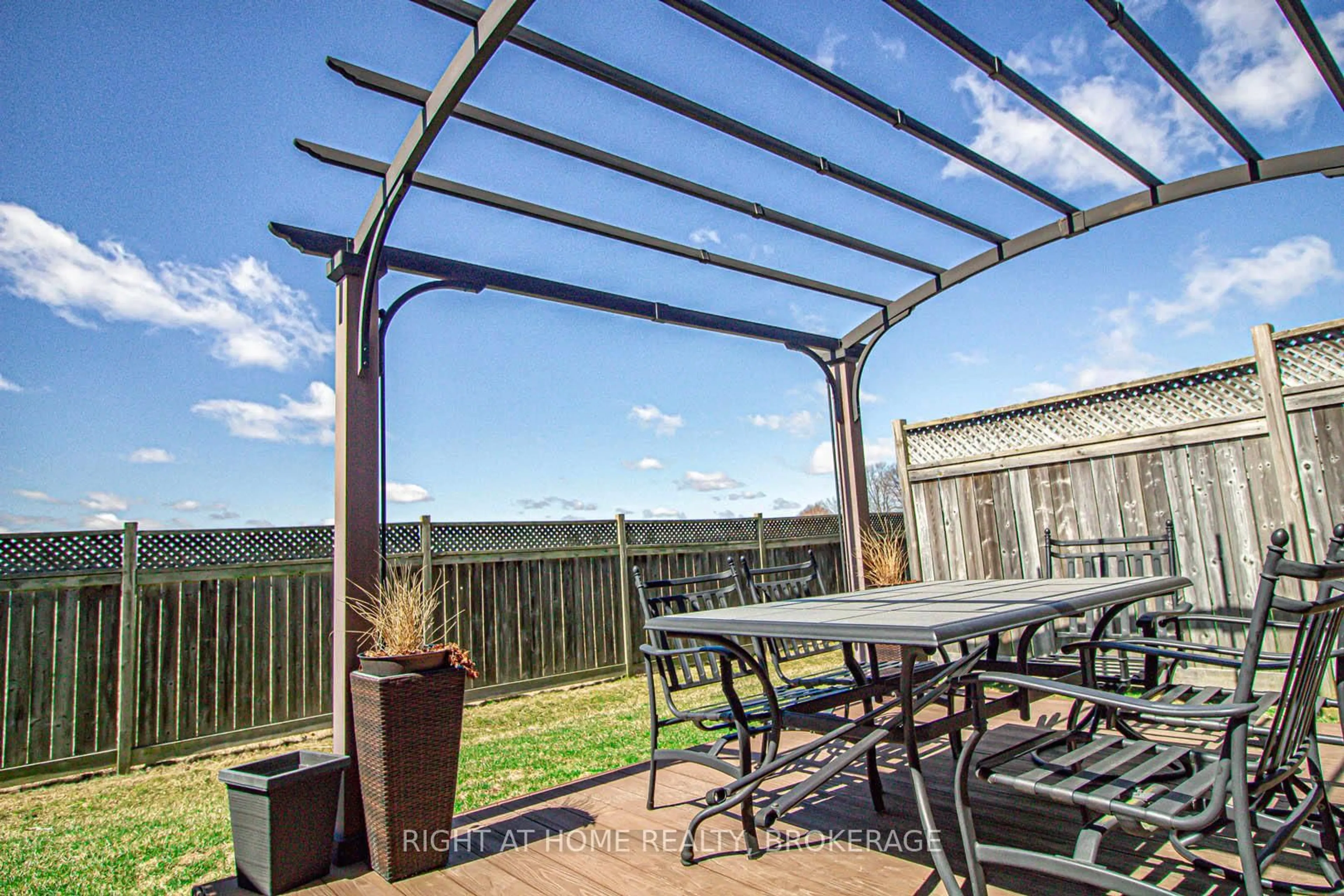 Patio, unknown for 370 Stonehenge Dr #9, Hamilton Ontario L9K 0H9