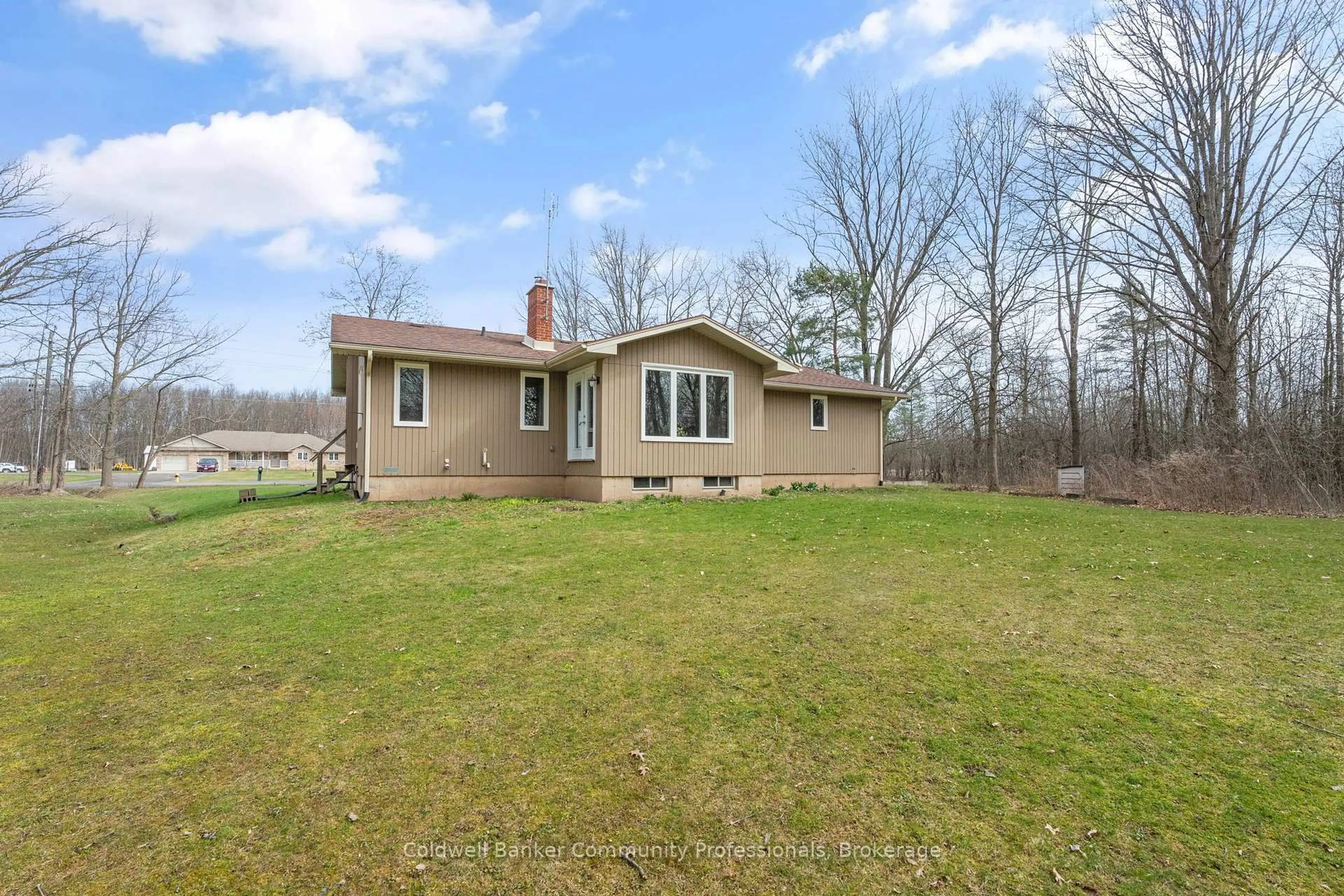 A pic from outside/outdoor area/front of a property/back of a property/a pic from drone, water/lake/river/ocean view for 643 Line 7 Rd, Niagara-on-the-Lake Ontario L0S 1J0