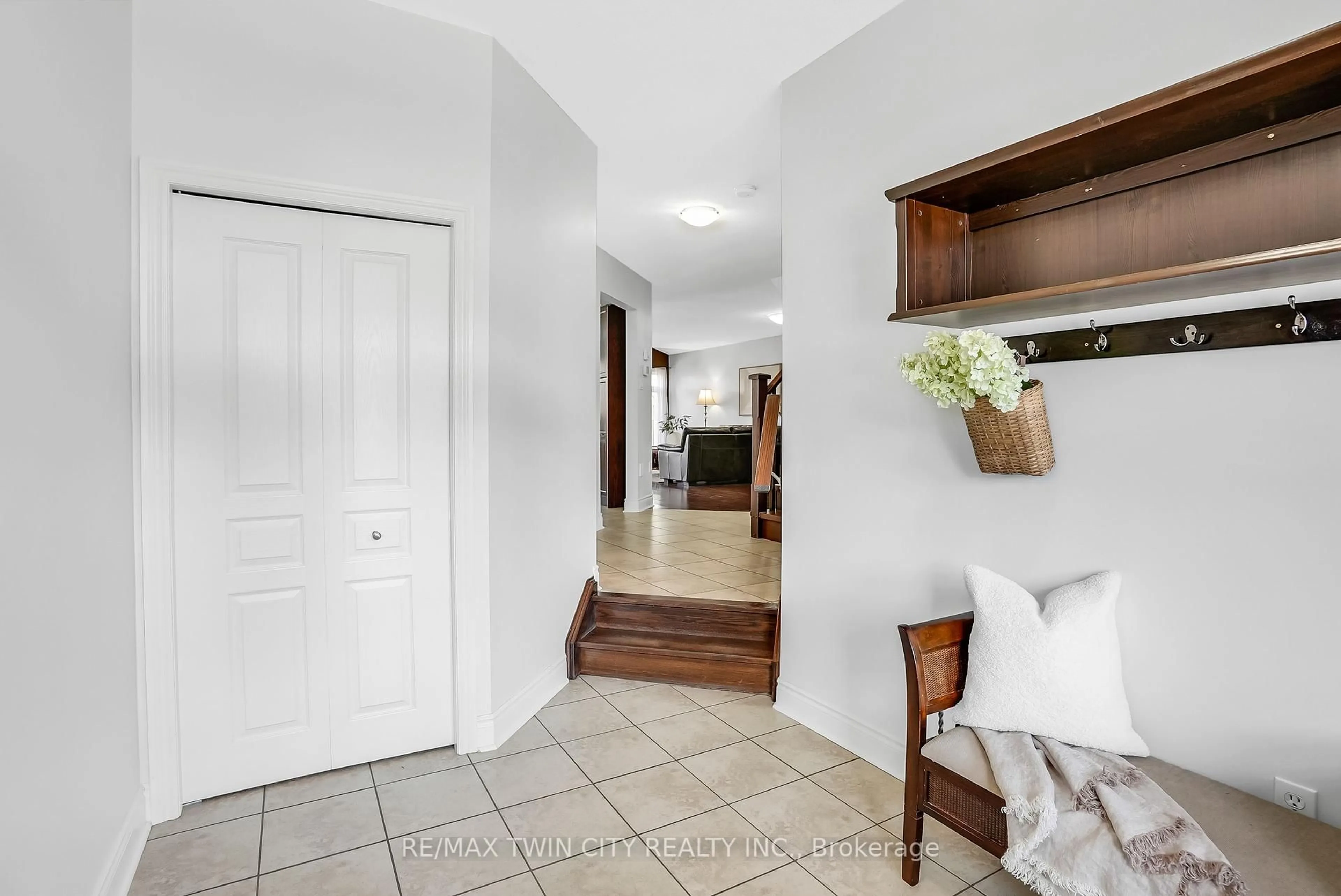 Indoor entryway for 72 Helena Feasby St, Kitchener Ontario N2E 4L5
