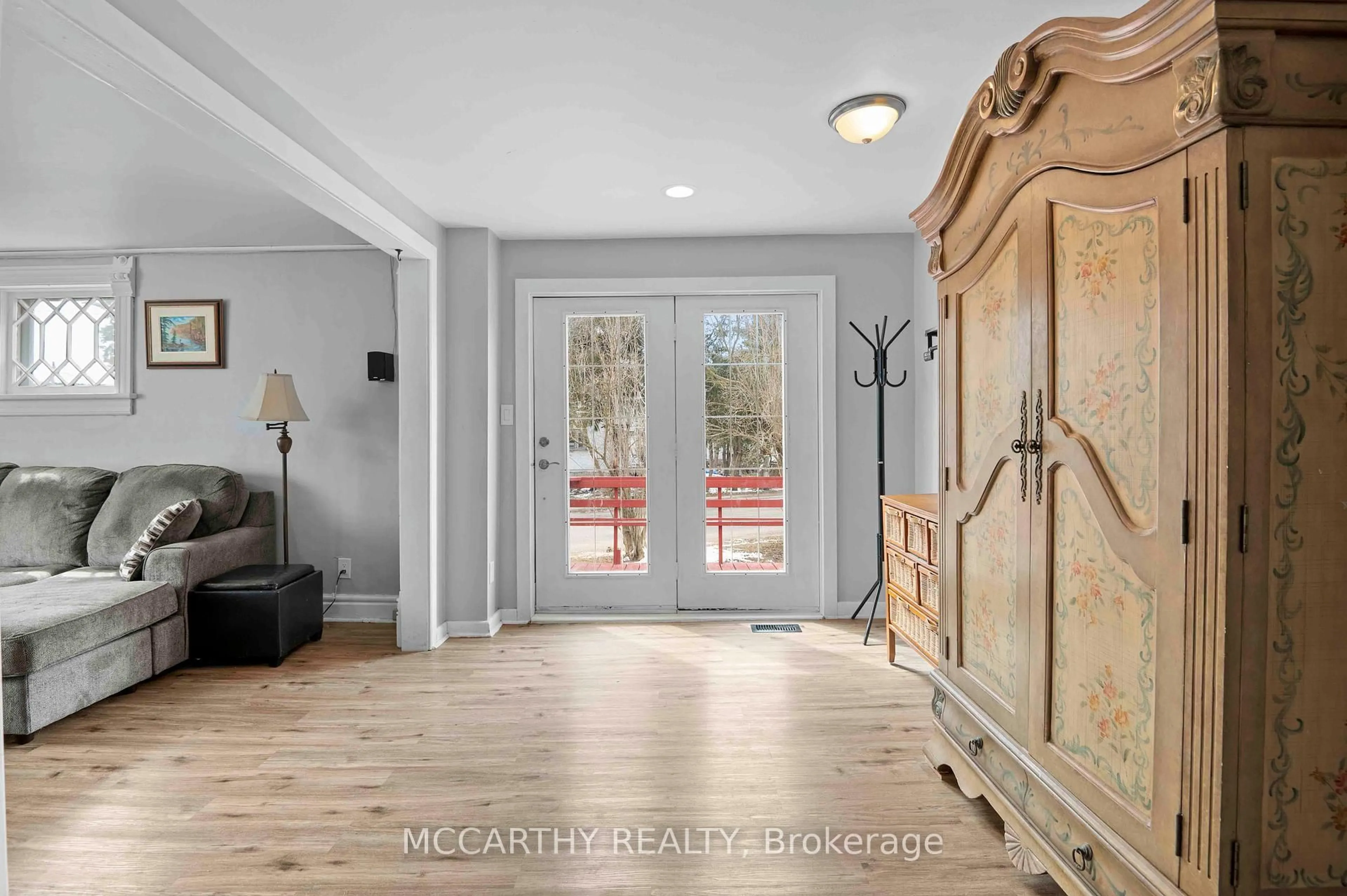 Indoor entryway for 110 Owen Sound St, Southgate Ontario N0C 1B0