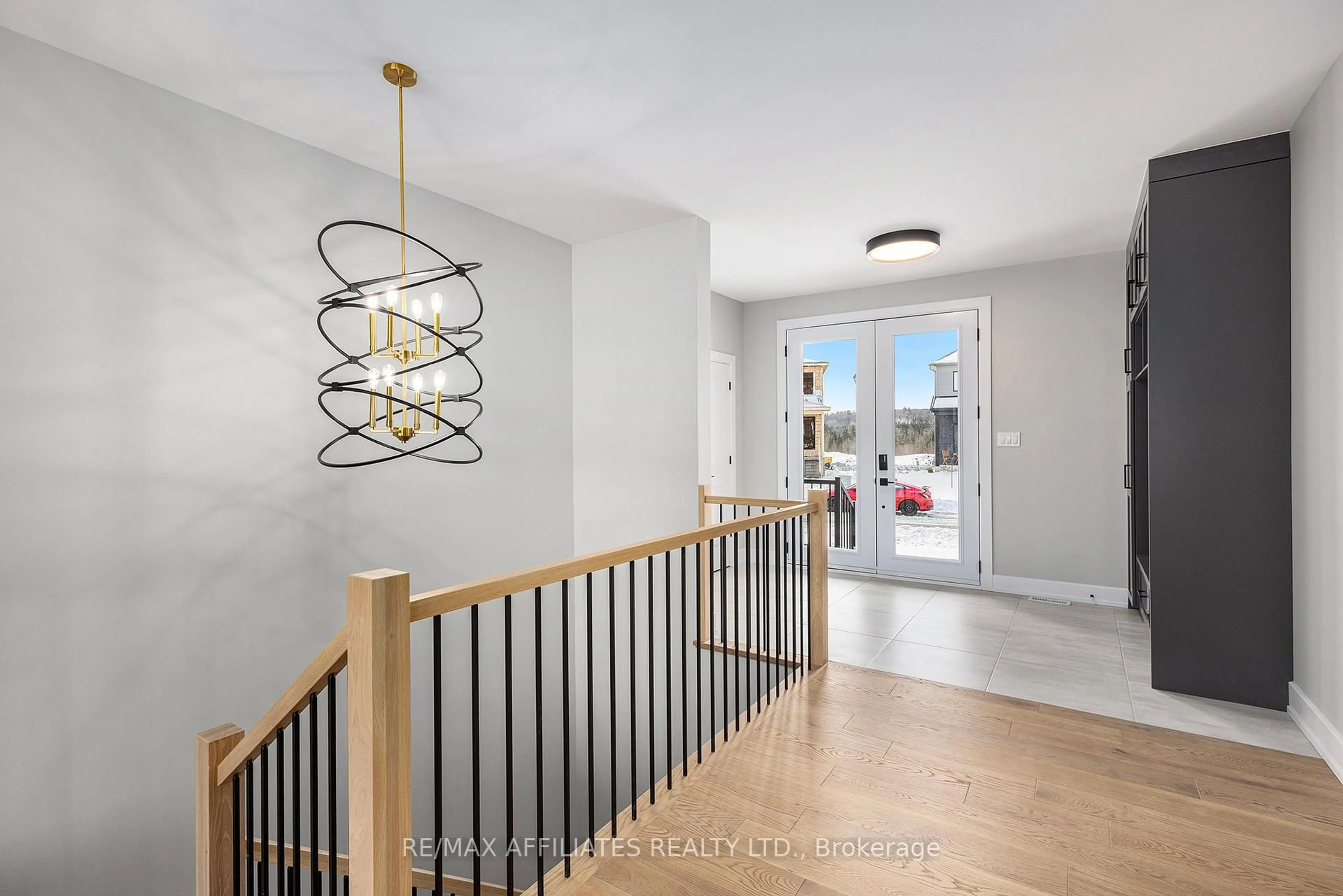 Indoor entryway for 1353 DIAMOND St, Clarence-Rockland Ontario K4K 0M6