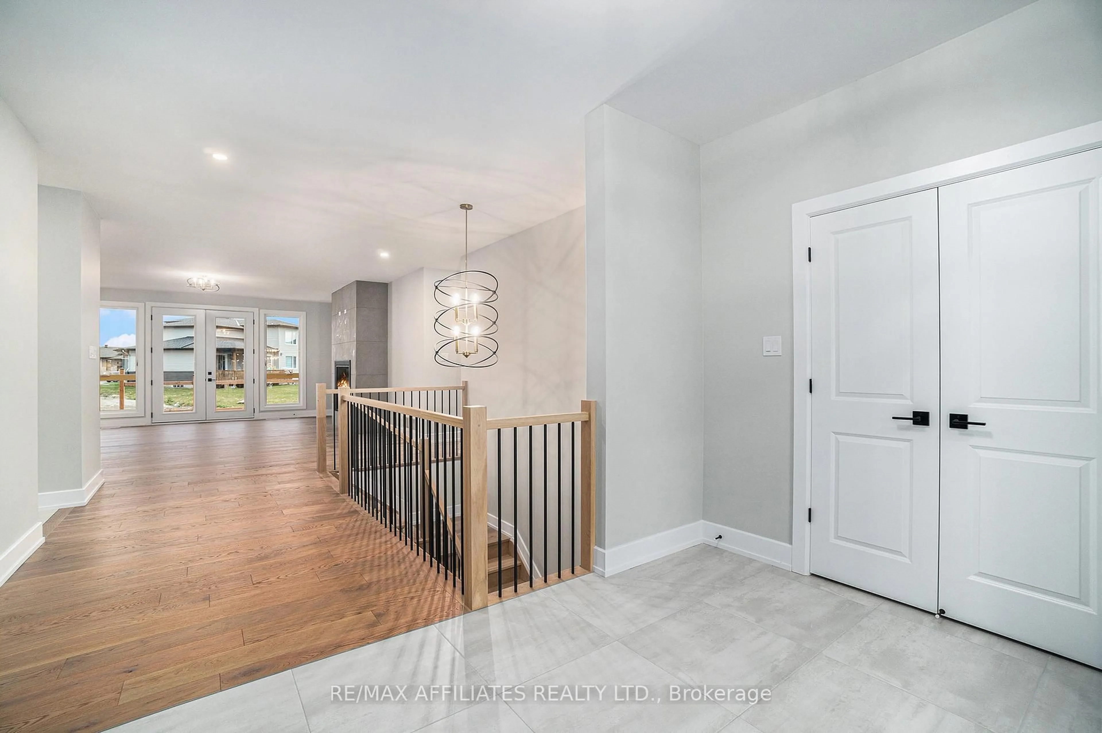 Indoor entryway for 1353 DIAMOND St, Clarence-Rockland Ontario K4K 0M6