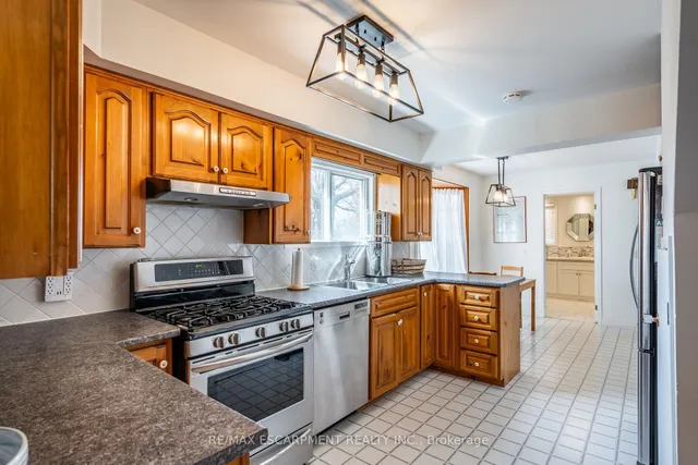 Additional property image - 2806 Upper James St