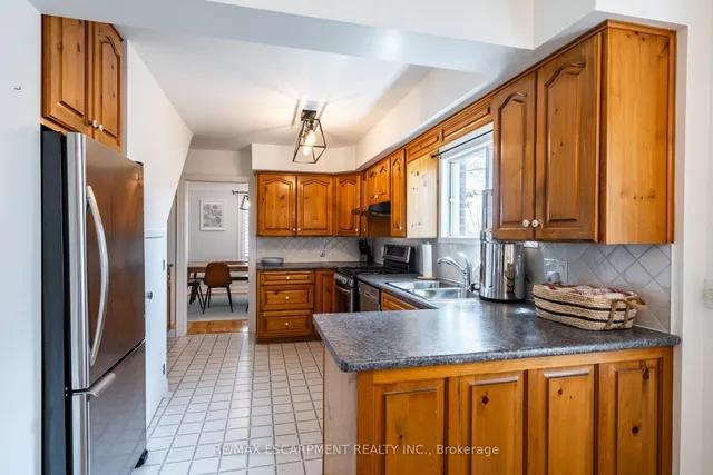 Additional property image - 2806 Upper James St