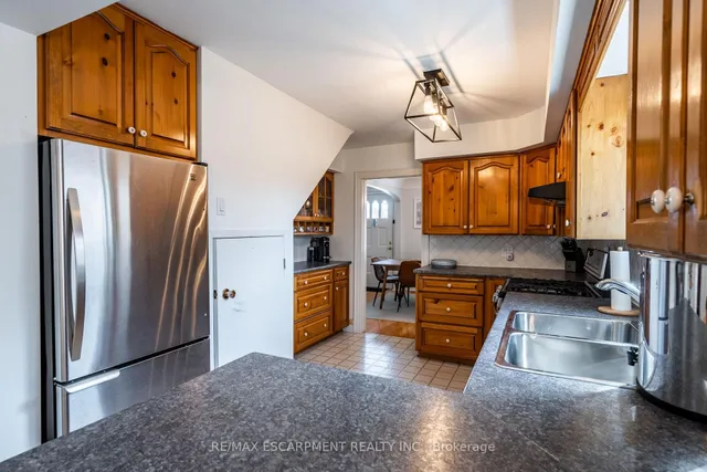 Additional property image - 2806 Upper James St