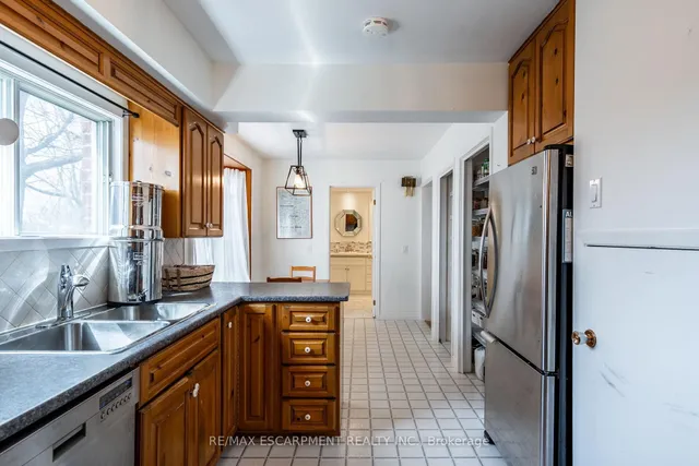 Additional property image - 2806 Upper James St