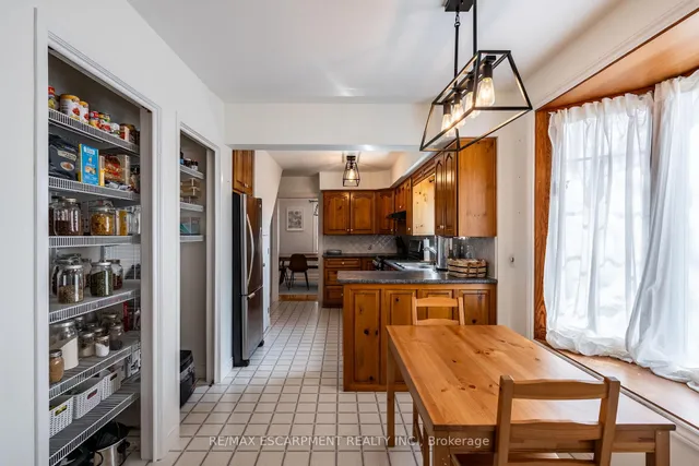 Additional property image - 2806 Upper James St