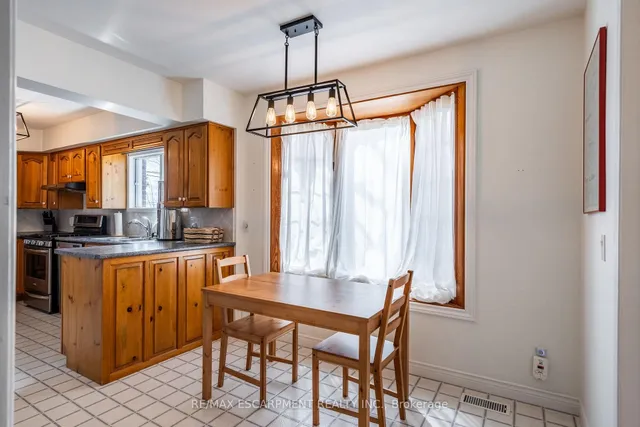 Additional property image - 2806 Upper James St