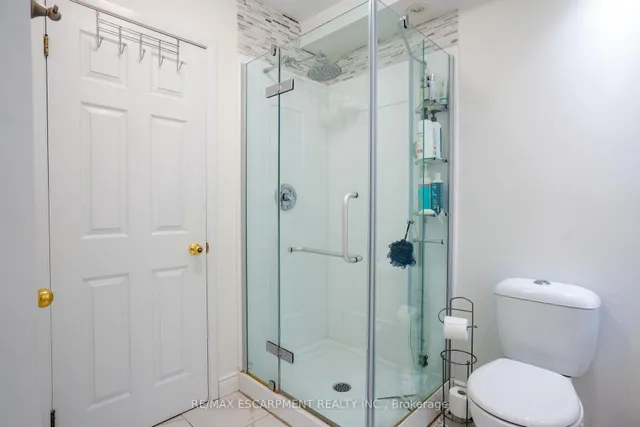 Additional property image - 2806 Upper James St