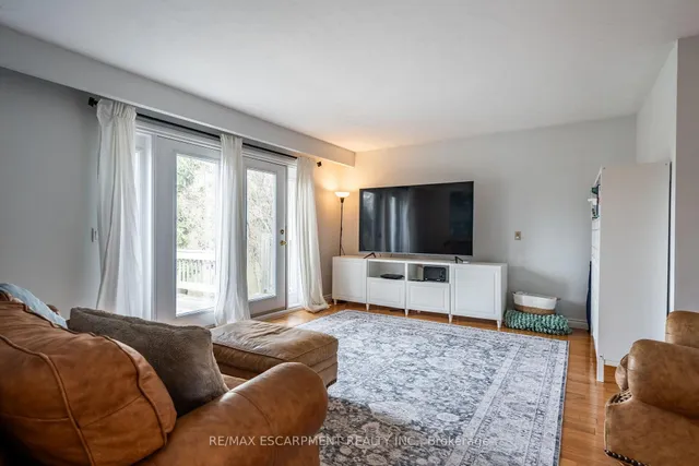 Additional property image - 2806 Upper James St