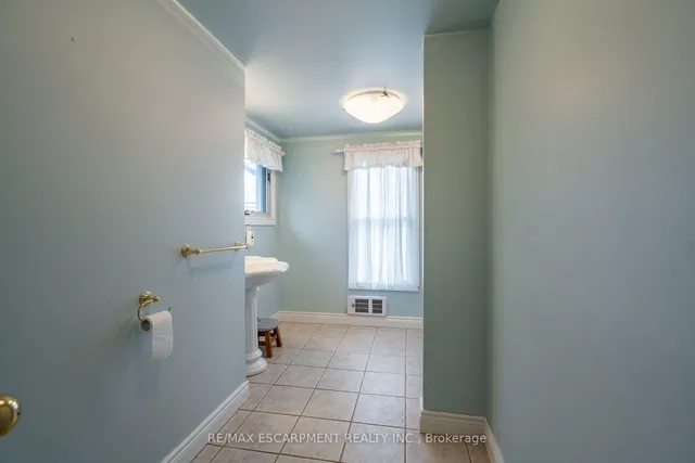Additional property image - 2806 Upper James St