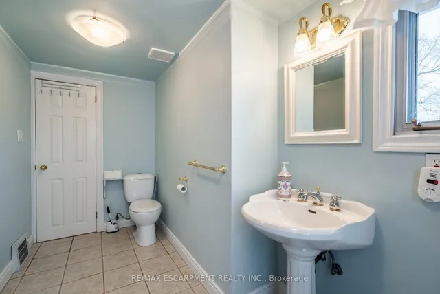 Additional property image - 2806 Upper James St