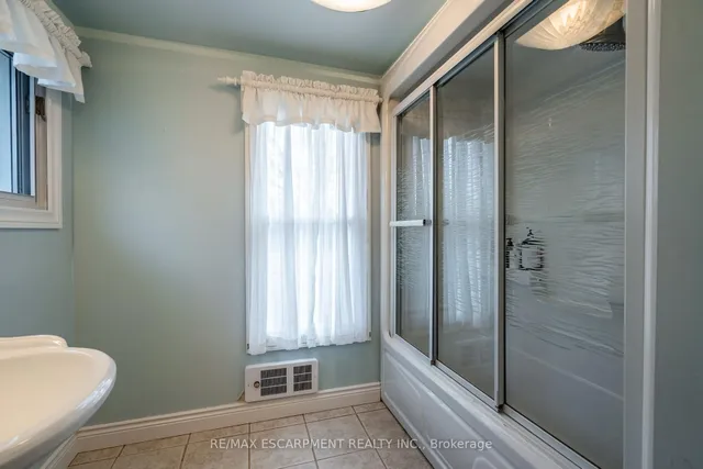 Additional property image - 2806 Upper James St