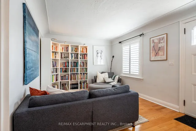 Additional property image - 2806 Upper James St