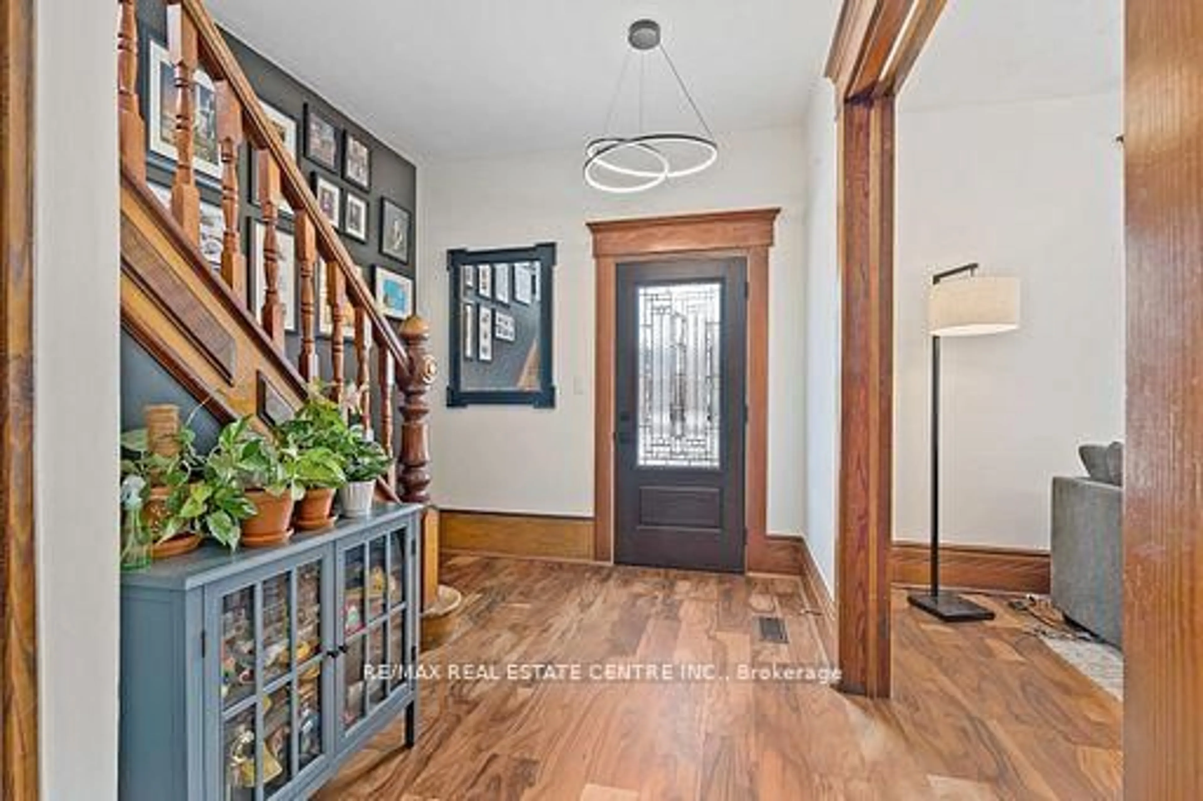 Indoor entryway for 6 Dundas St, Erin Ontario N0B 1T0