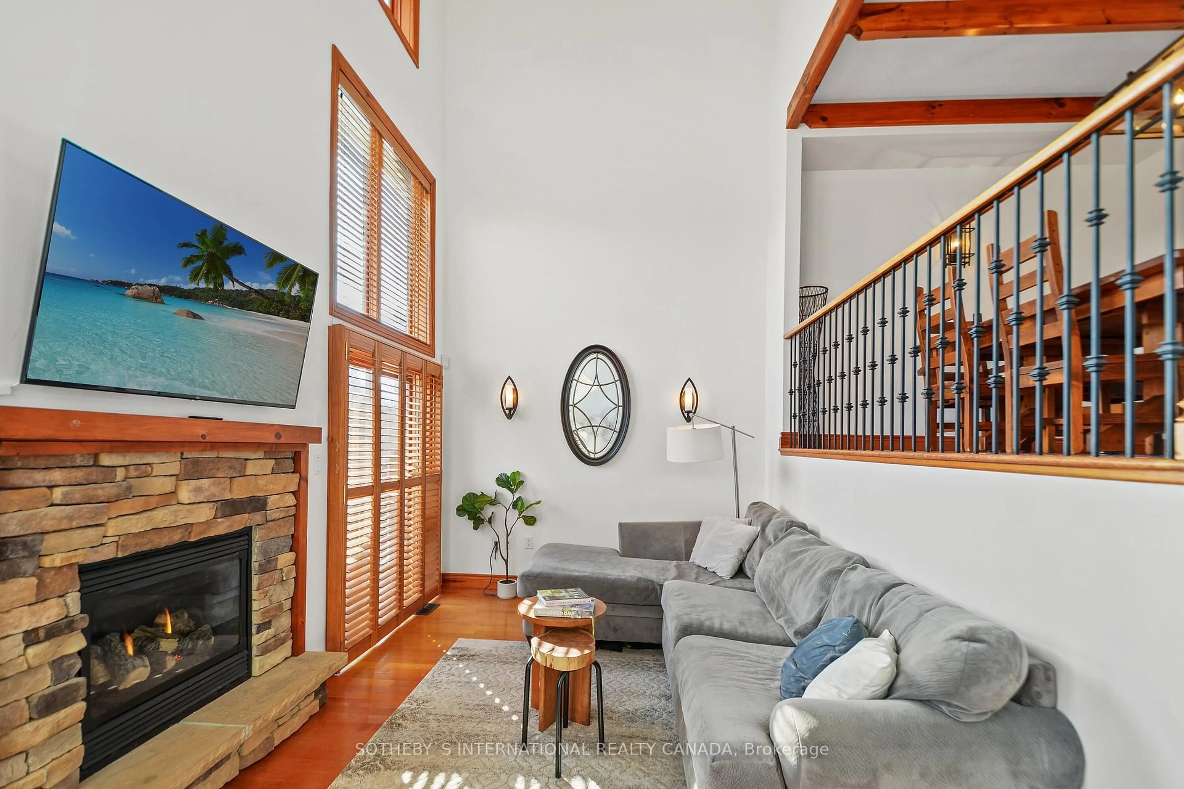 Living room with furniture, unknown for 214 BLUESKI GEORGE Cres #32, Blue Mountains Ontario L9Y 0V5